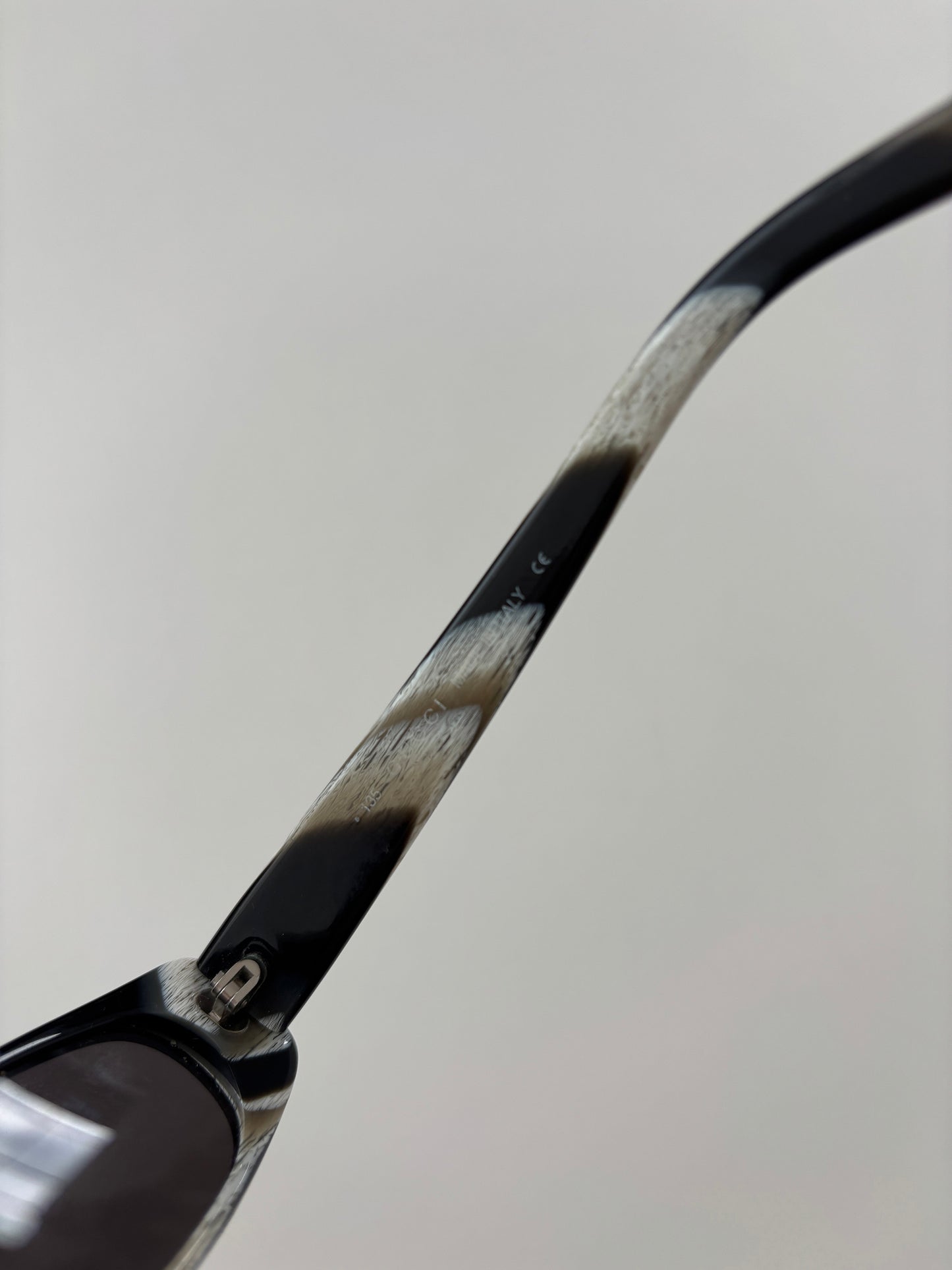 Gucci by Tom Ford 1990s black and white horn slim sunglasses