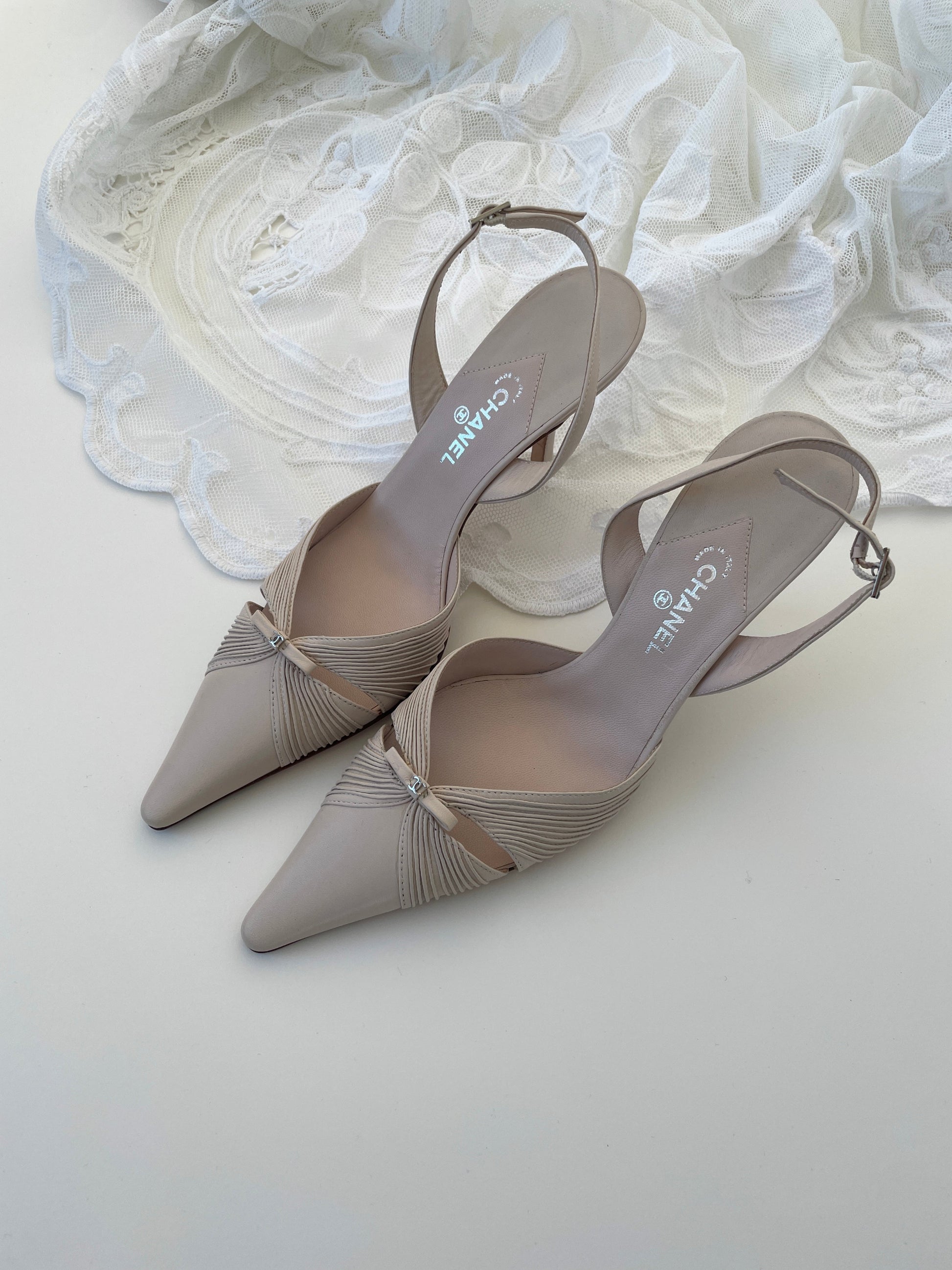 Vintage Chanel 2000s powdery cream white bridal pointed CC sling back