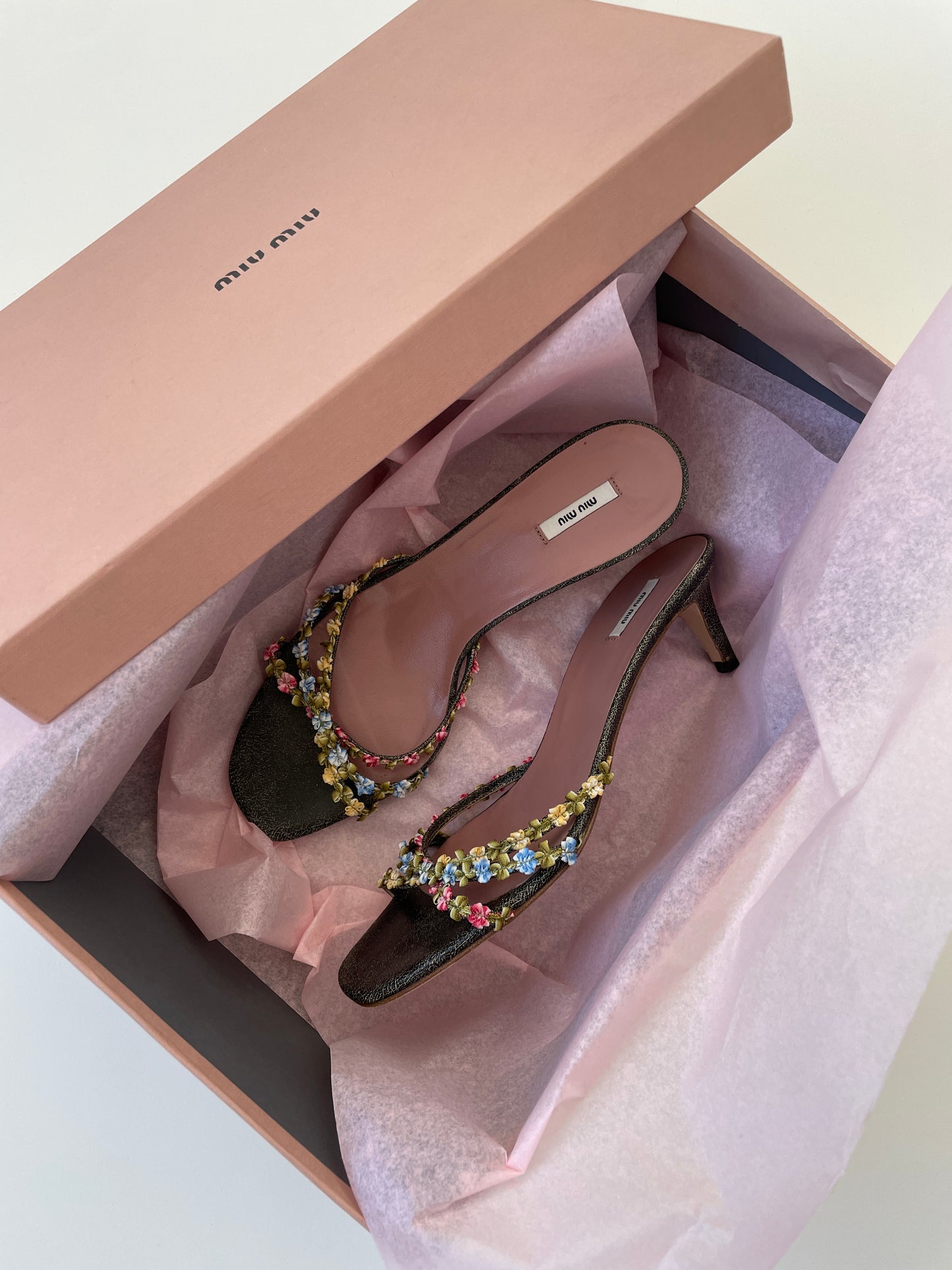 Iconic vintage Miu Miu floral kitten heels with cute mini flower details