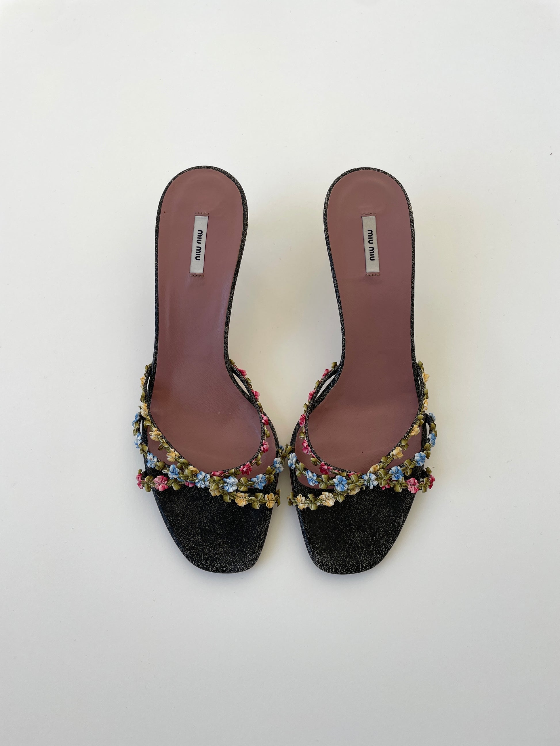 Iconic vintage Miu Miu floral kitten heels with cute mini flower details