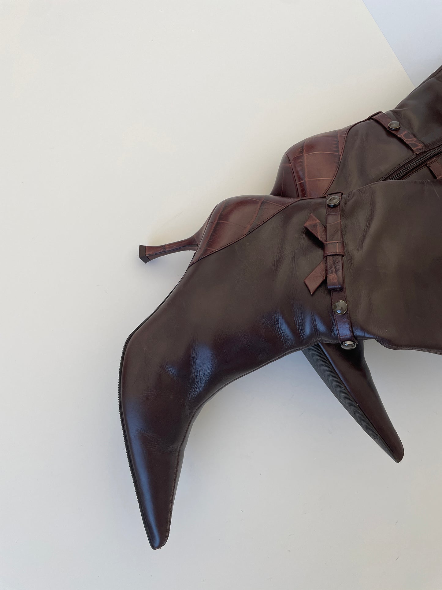 Escada 2000s chocolate croco brown bow boots (EU 39 / US 8.5)
