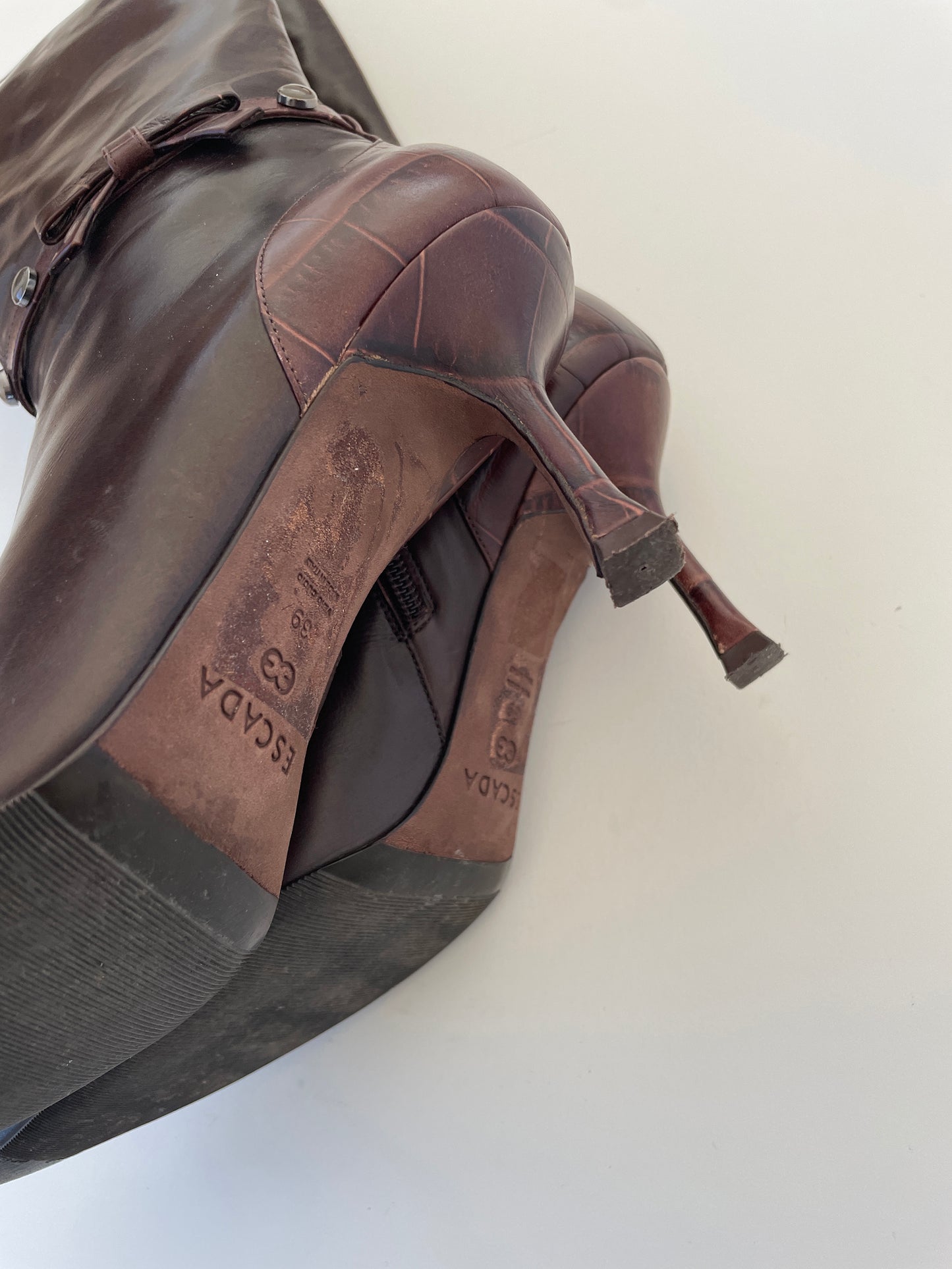 Escada 2000s chocolate croco brown bow boots (EU 39 / US 8.5)