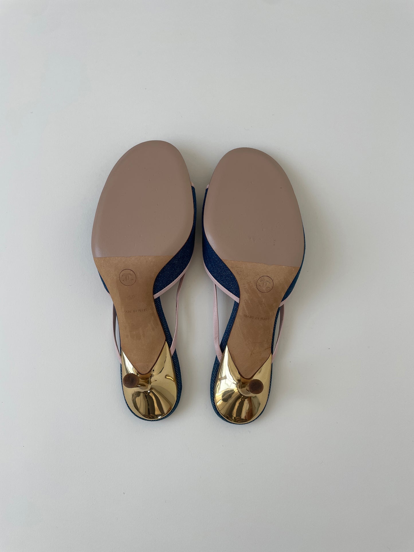 Chanel 2000s by Karl Lagerfeld denim bow kitten heels (EU 39 / US 8.5)