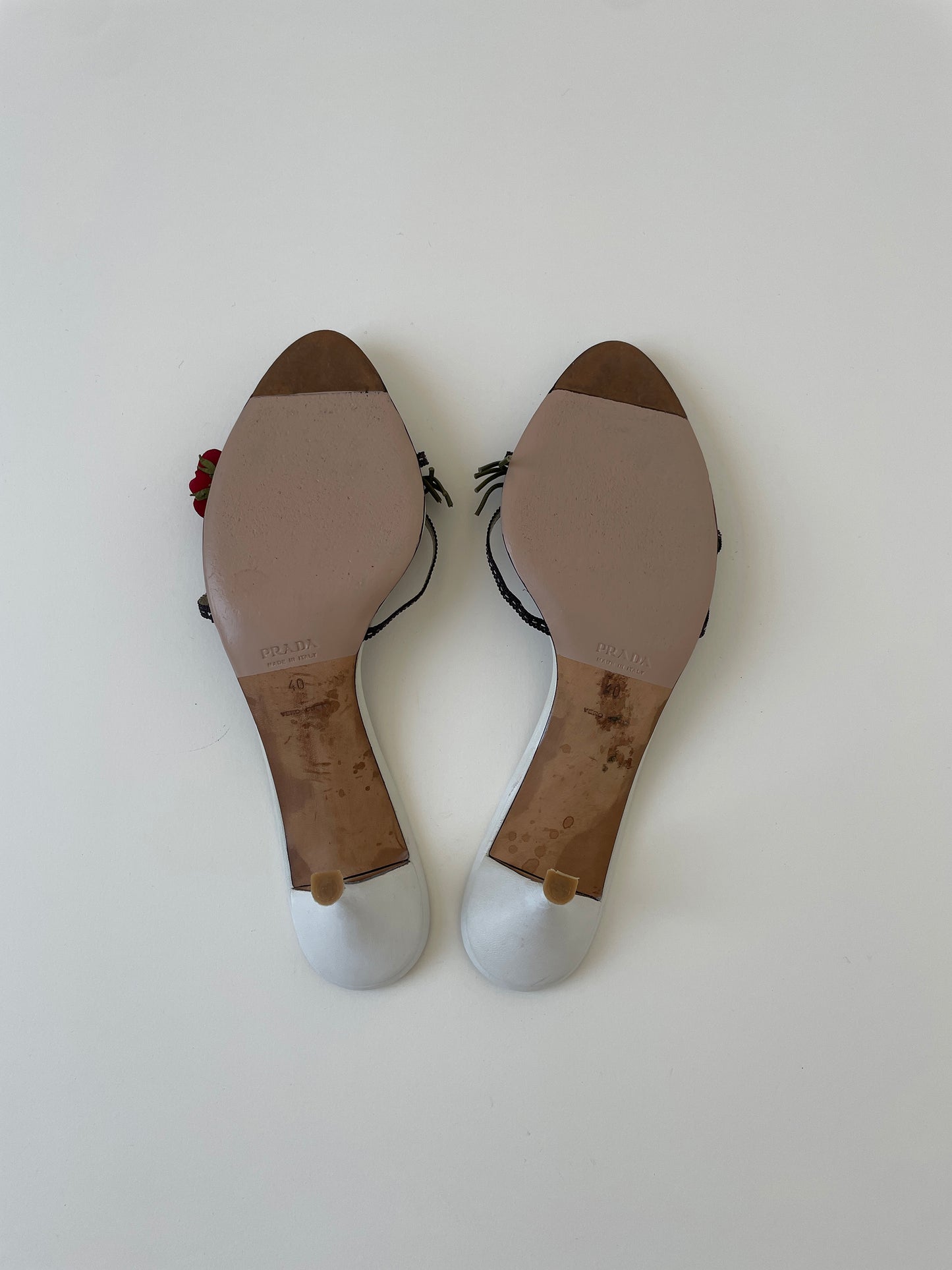 Prada 2000s white flower application bow kitten heels (EU 40 / US 9.5)