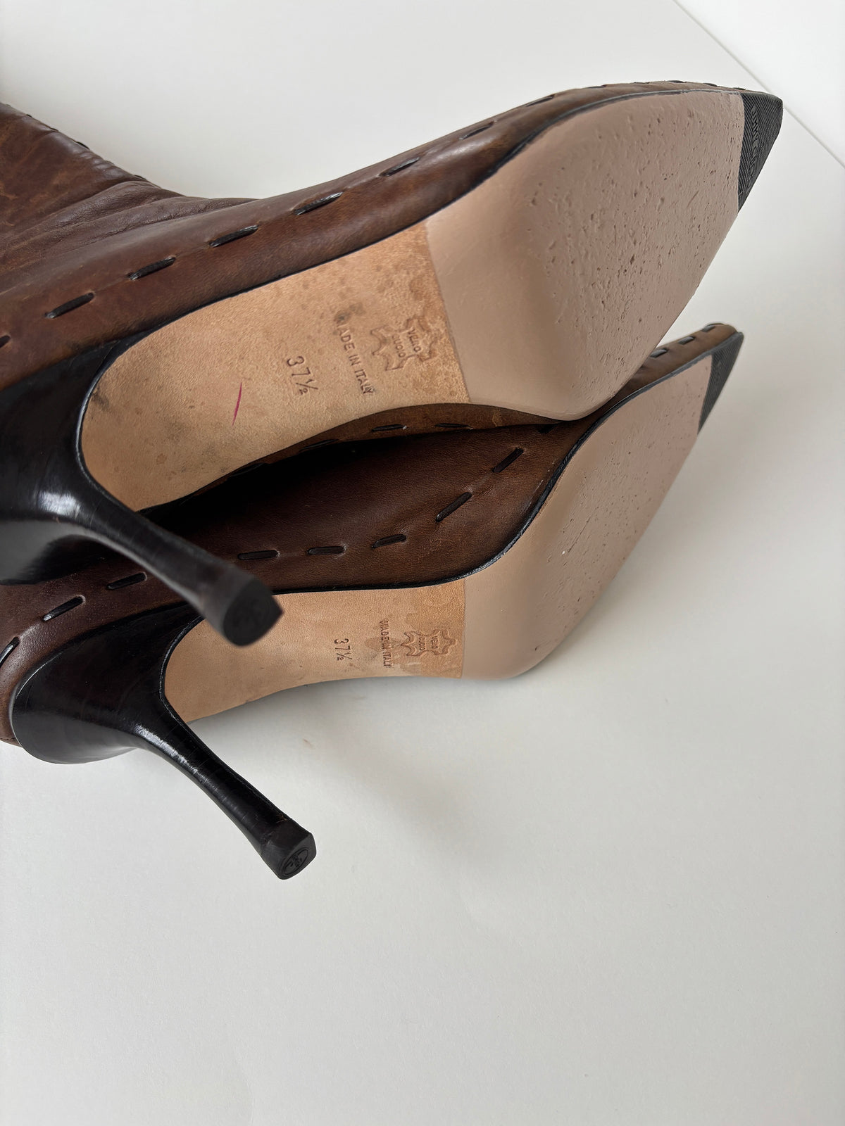 Jimmy Choo iconic 1990s tan distressed stitching boots (EU 37,5 / US 7)