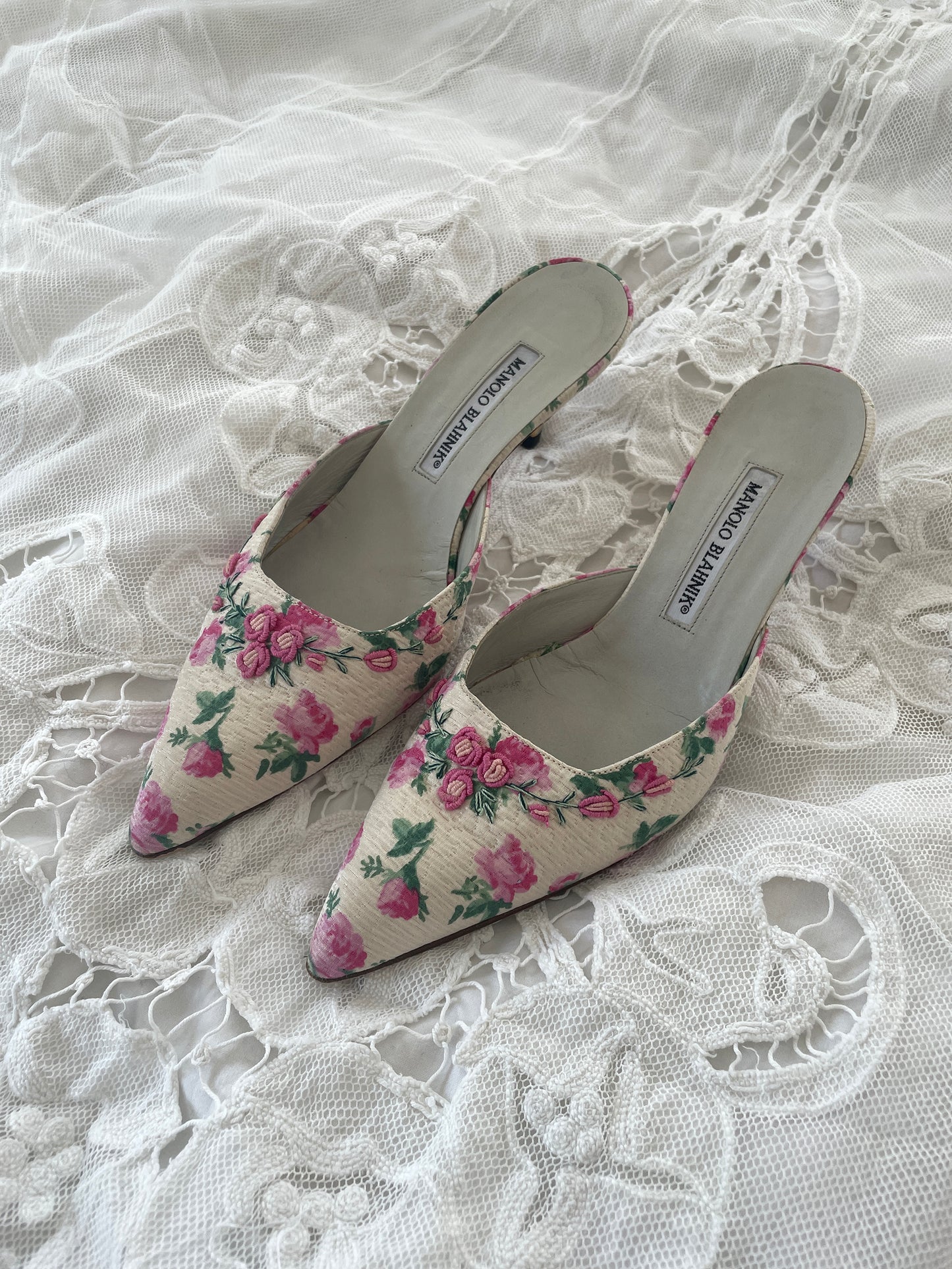Vintage Manolo Blahnik 2000s white and pink silk roses kitten heel mules