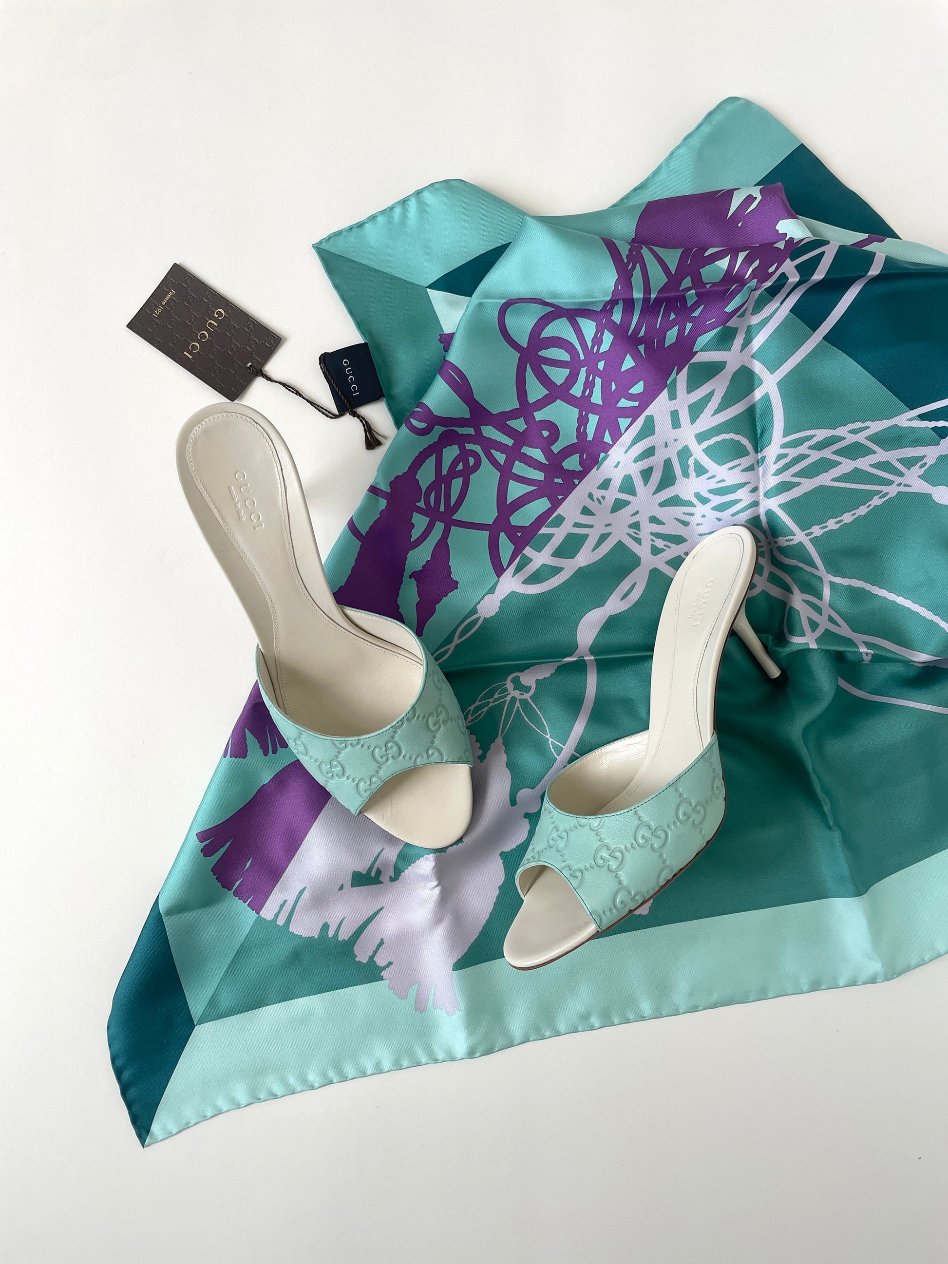 Vintage Gucci 2000s big sea blue purple silk scarf with tassle print in UNWORN condition