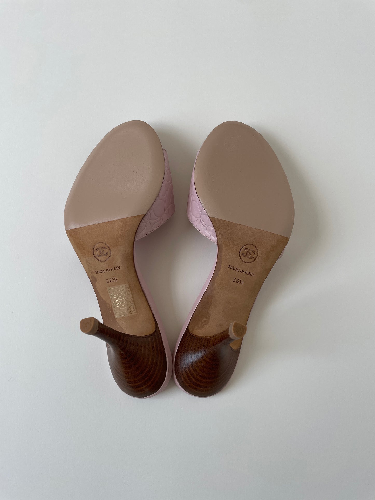 Chanel 2000s by Karl Lagerfeld CC light pink Camellia embossed heels (EU 36,5 / US 6)
