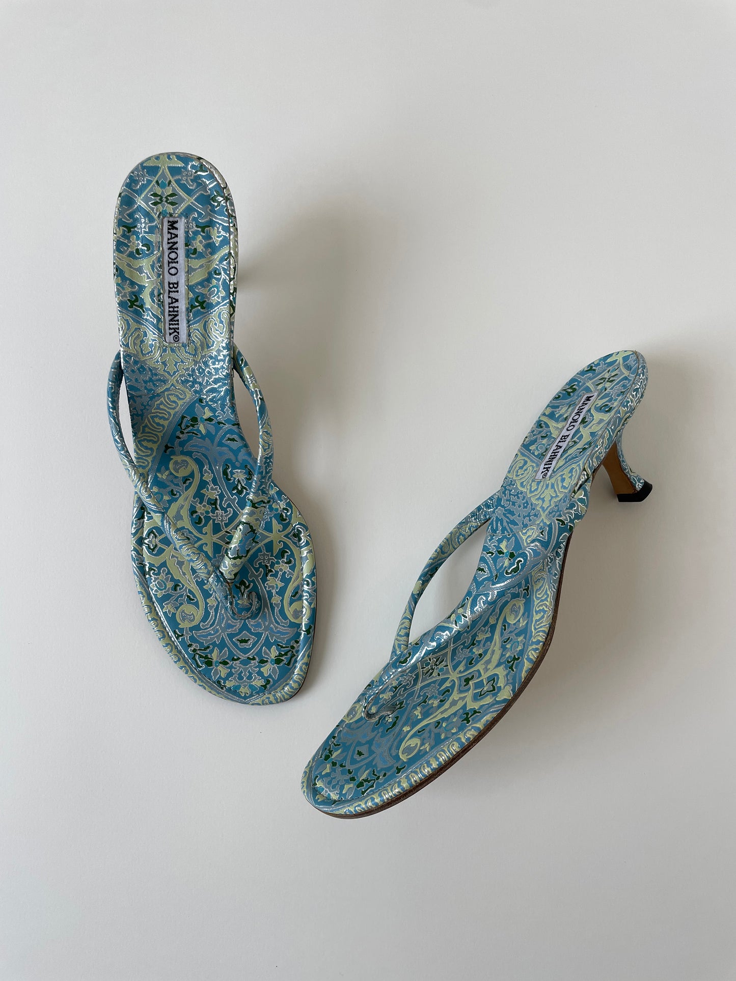 Manolo Blahnik 2000s baby blue metallic paisley thong kitten heels (EU 40,5 / US 10)
