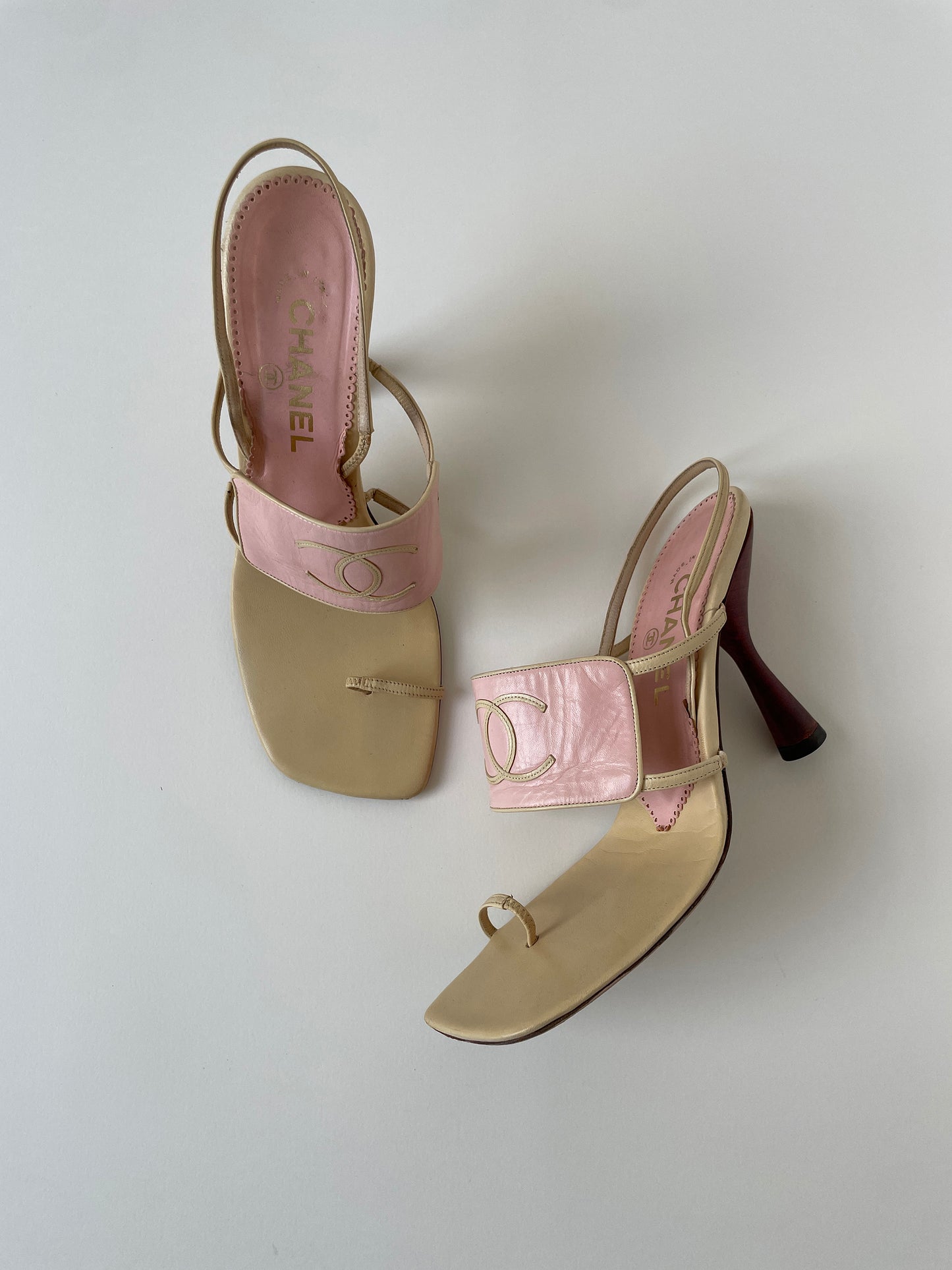 Vintage Chanel iconic 1990s by Karl Lagerfeld CC logo light pink flip flop heels with toe strap and flared heel.