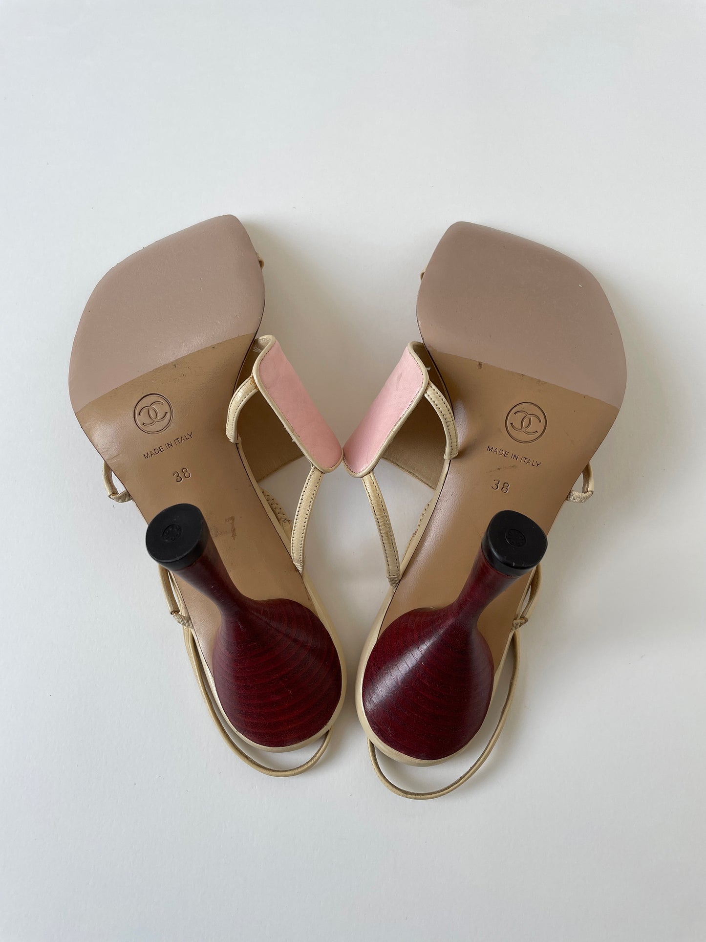 Chanel iconic 1990s by Karl Lagerfeld CC light pink flip flop heels (EU 38/ US 7.5)