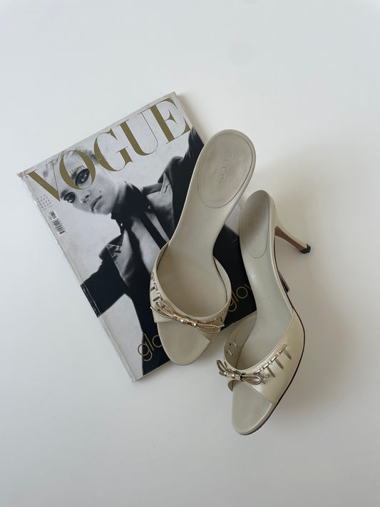 Vintage Gucci by Tom Ford off-white mini silvery bamboo and bow heel sandals with tiny bow details.