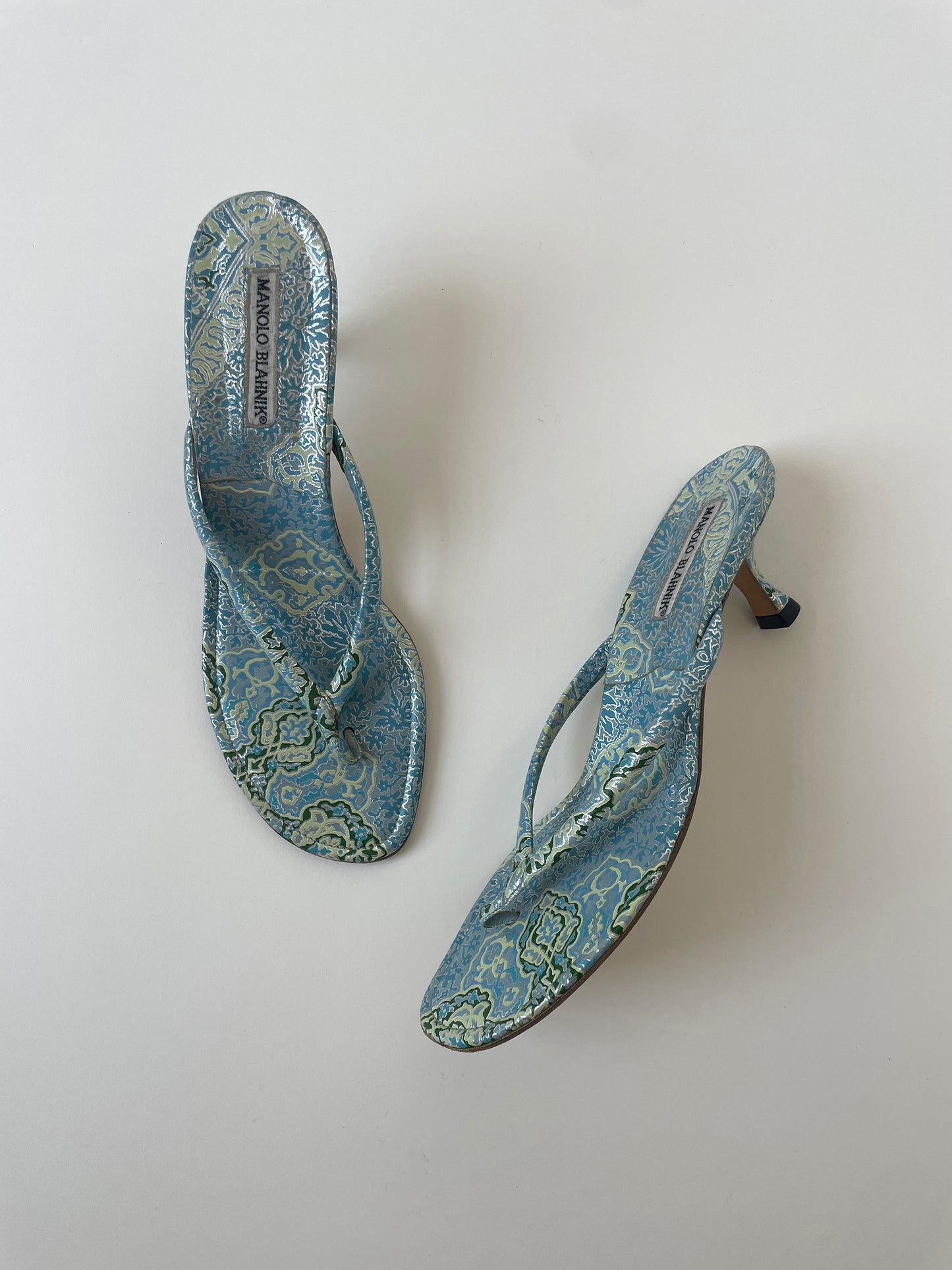 Vintage Manolo Blahnik baby blue metallic paisley thong kitten heels