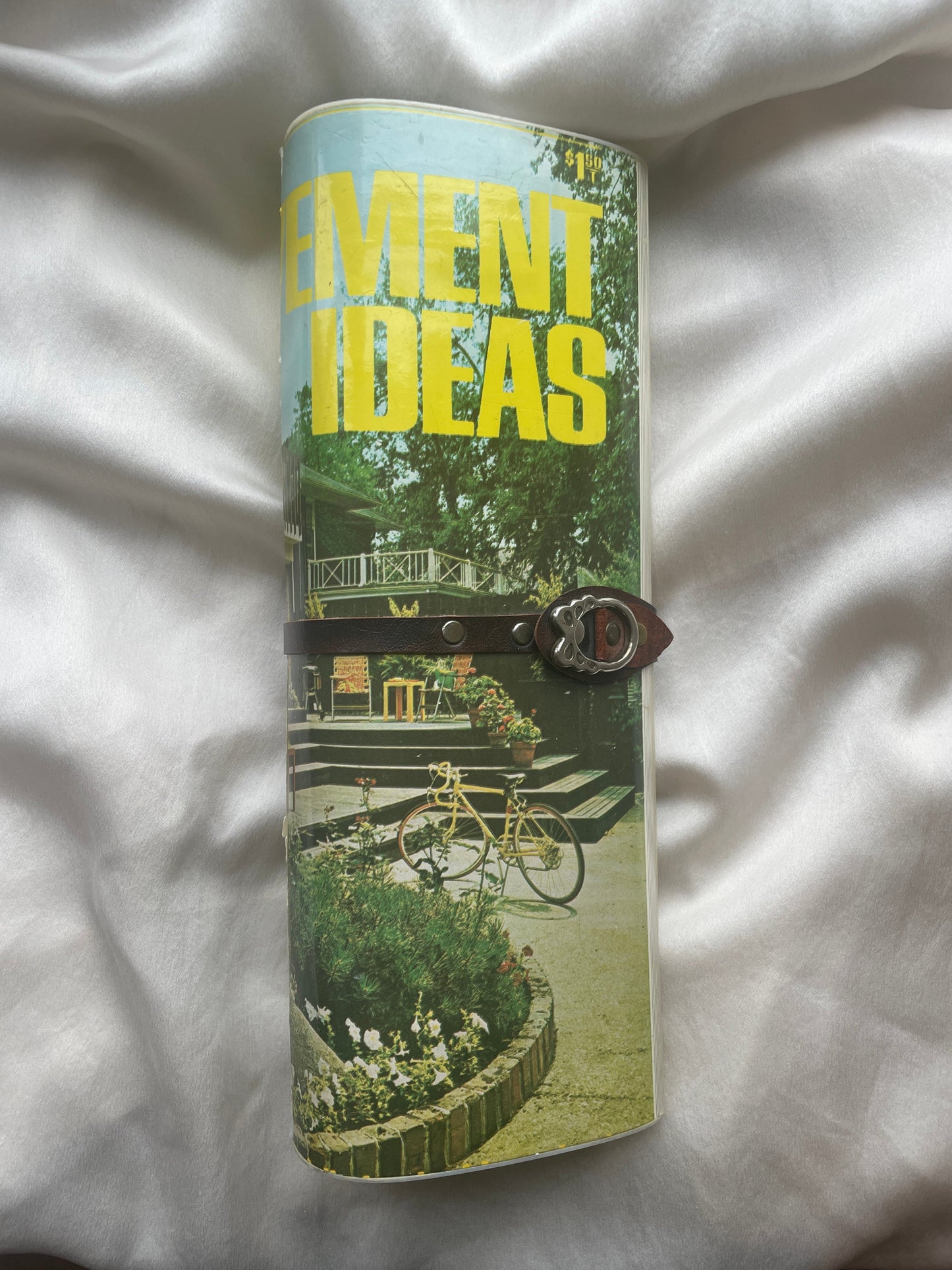 Vintage 70s magazine clutch "IMPROVED IDEAS"