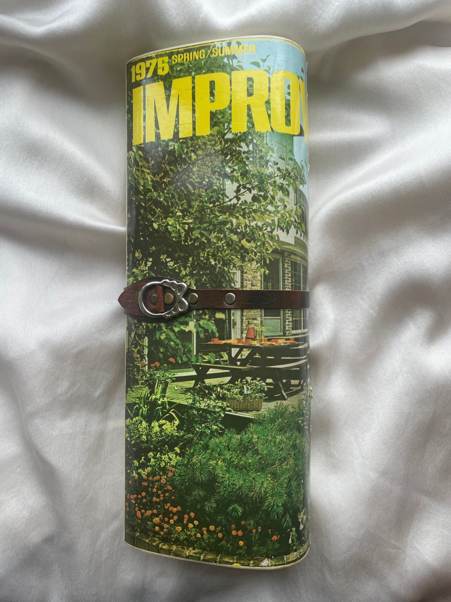 Vintage 70s magazine clutch "IMPROVED IDEAS"