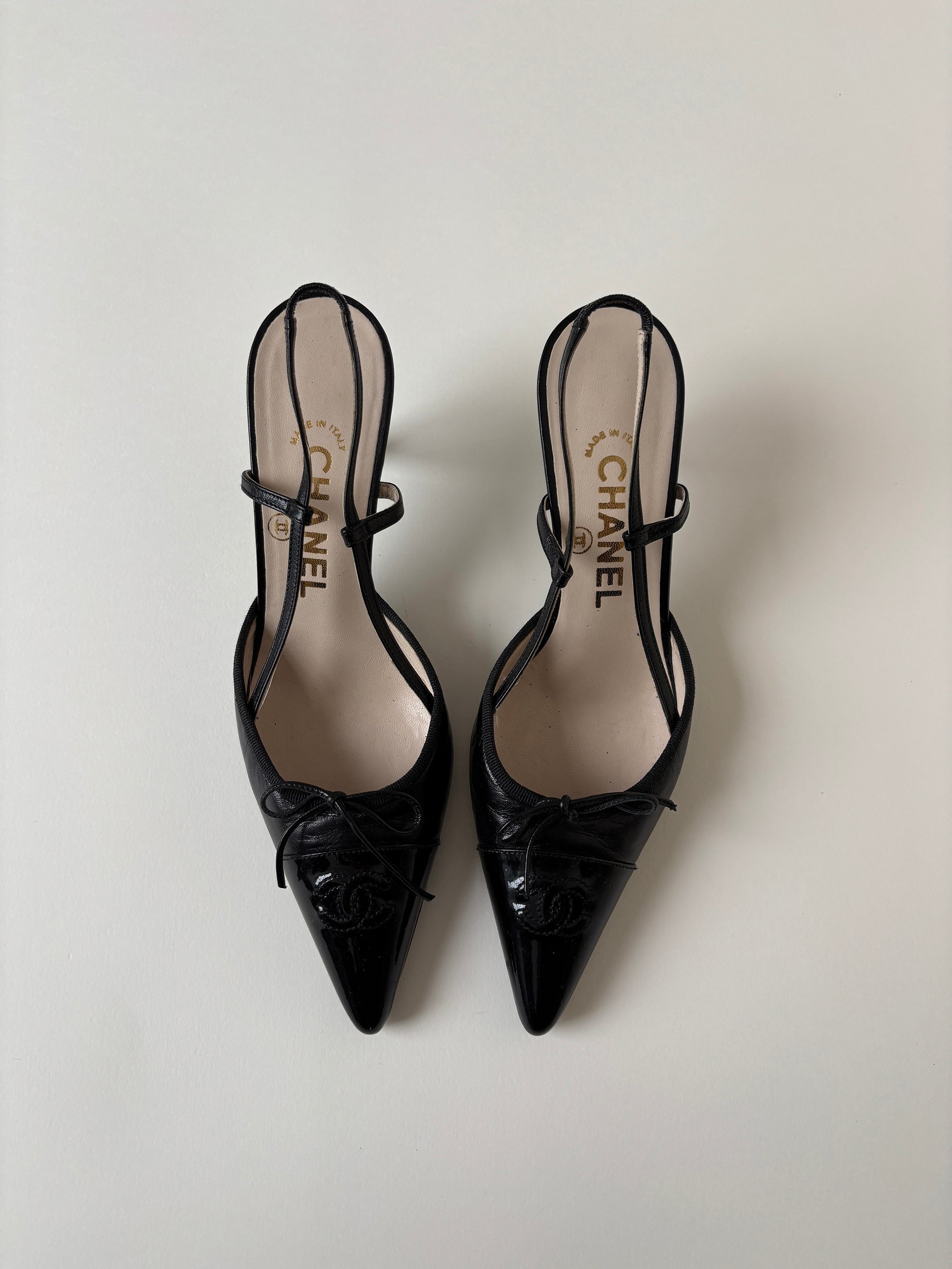 Vintage iconic Chanel 2000s pointed black CC sling back kitten heels with cute bow detail.