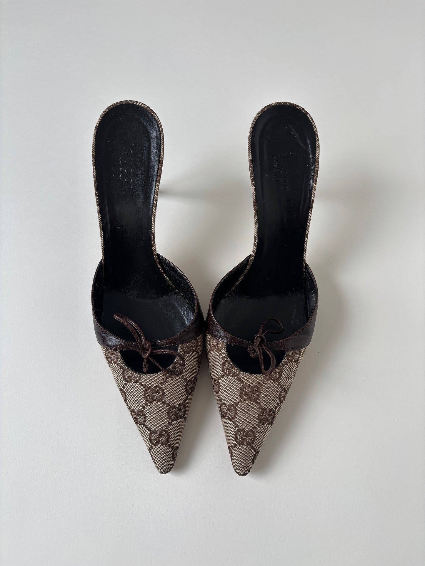 Vintage Gucci by Tom Ford 2000s brown/ beige bow monogram mules.