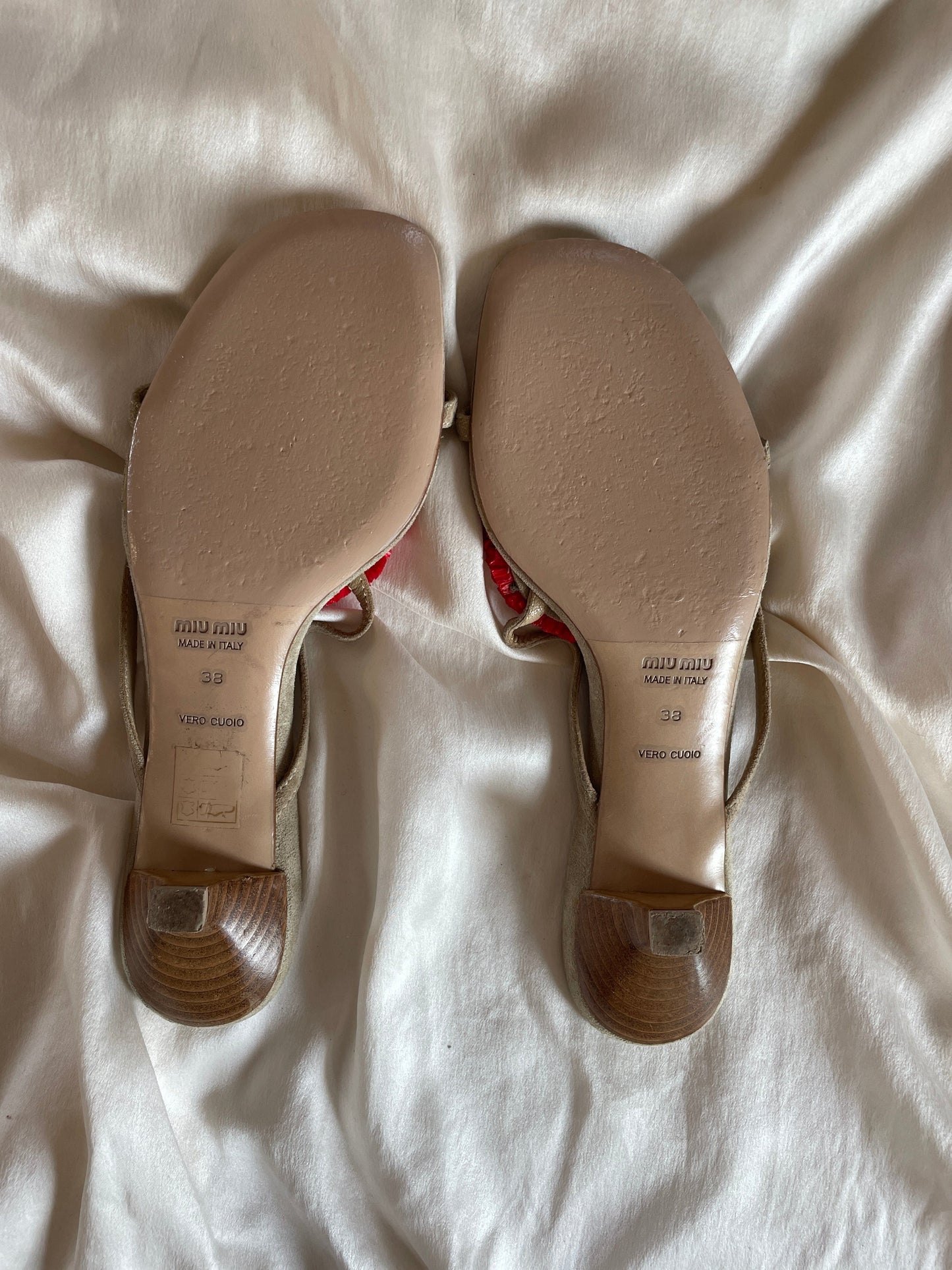 Miu Miu floral pink raffia flower thong kitten heels (EU 38 / US 7,5)