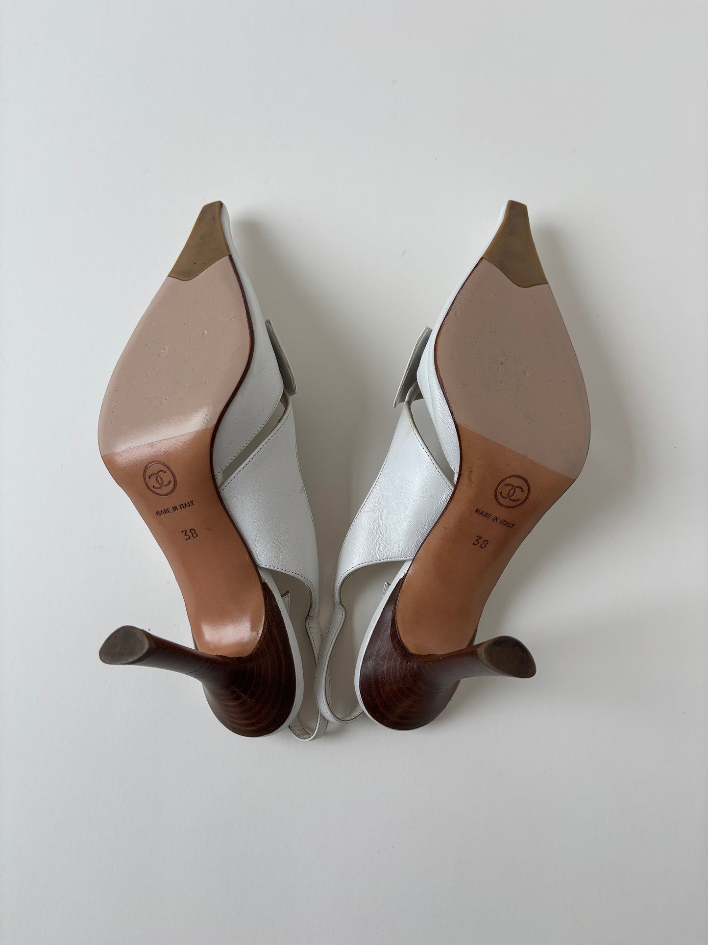 Chanel 2000s by Karl Lagerfeld white bow heels (EU 38 / US 7.5)