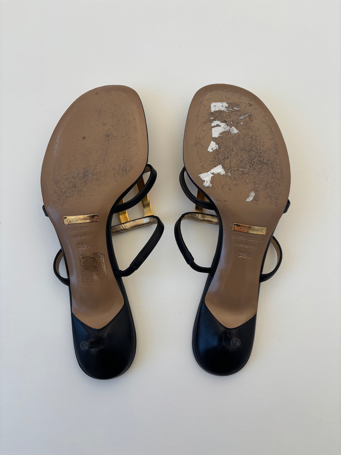 Dolce & Gabbana 2000s golden logo thong kitten heels (EU 38,5 / US 8)