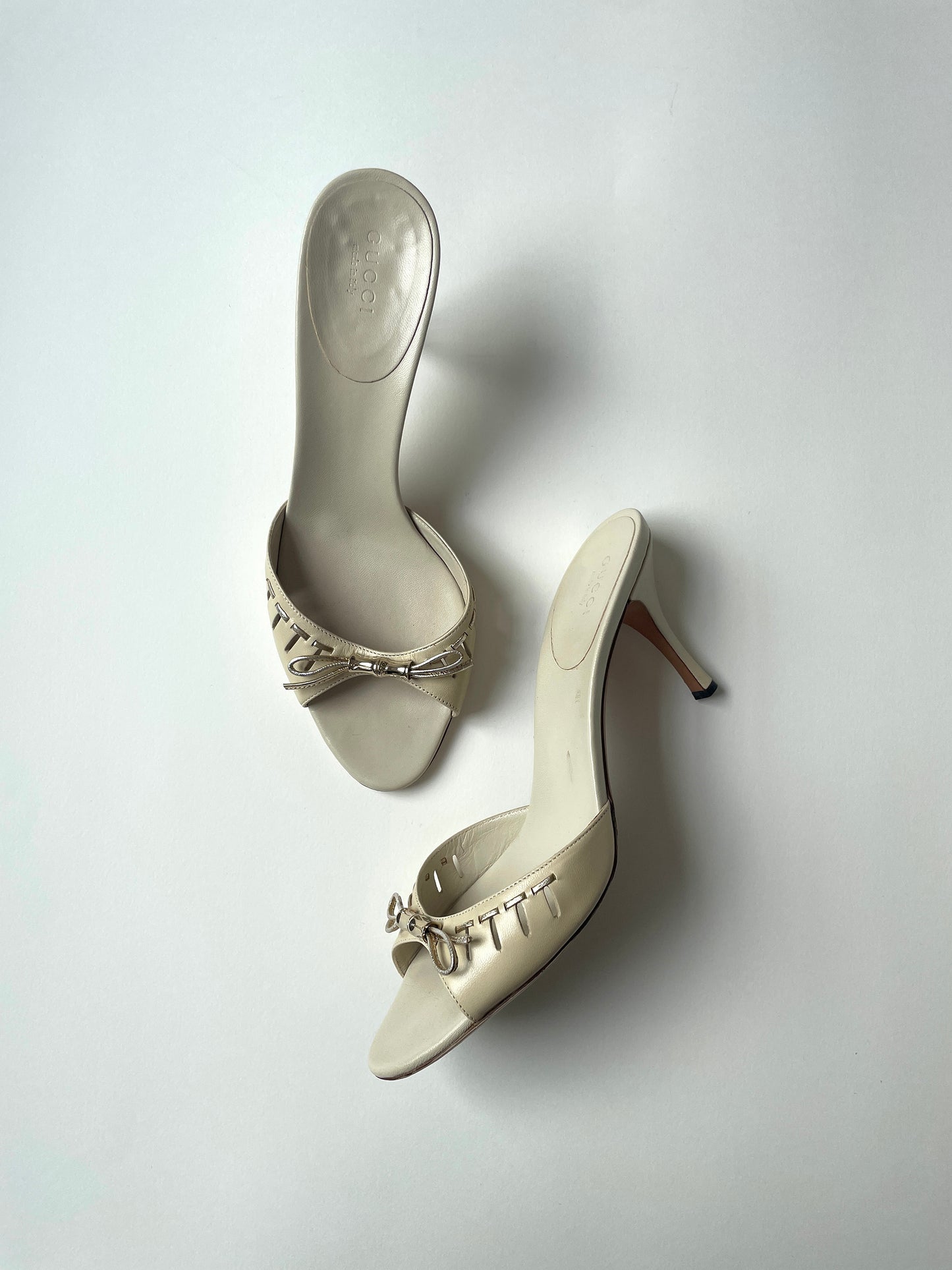 Vintage Gucci by Tom Ford off-white mini silvery bamboo and bow heel sandals