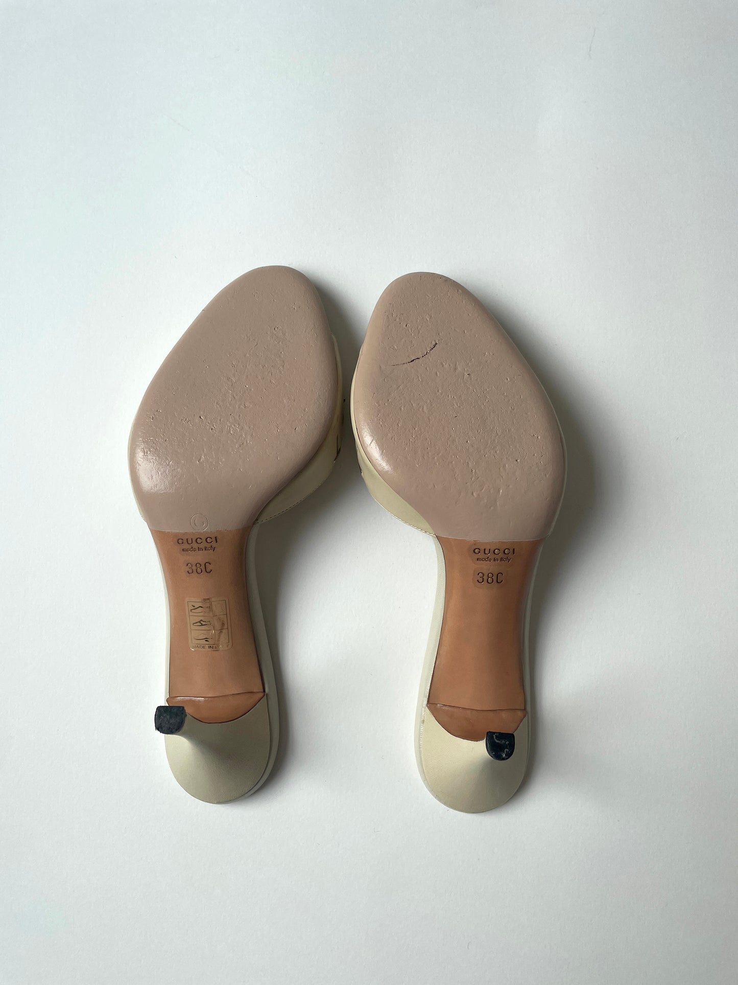 Gucci by Tom Ford off-white mini bamboo and bow heel sandals (EU 38 / US 7.5)