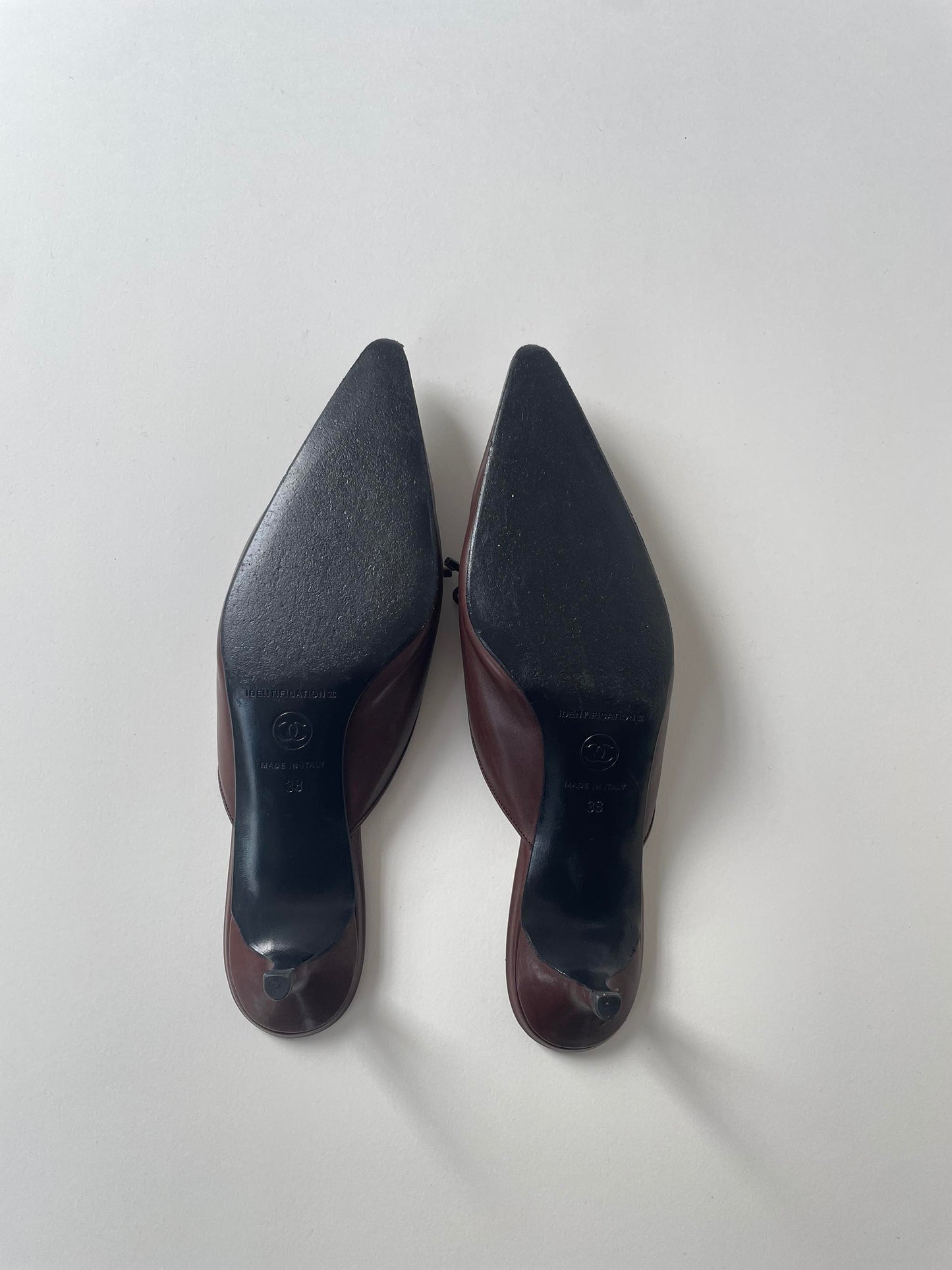 Chanel 2000s by Karl Lagerfeld brown pointed kitten heel mules (EU 38 / US 7.5)