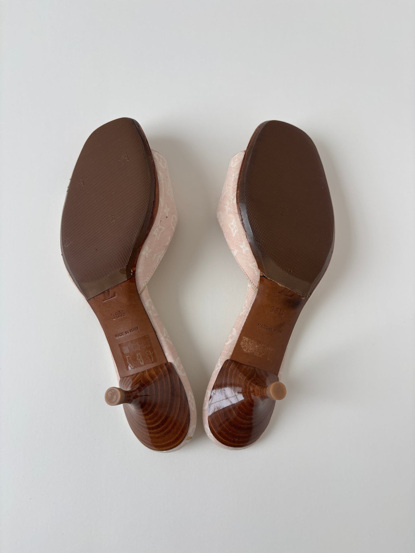 Louis Vuitton 2000s pink monogram bow heels (EU 38,5 / US 8)