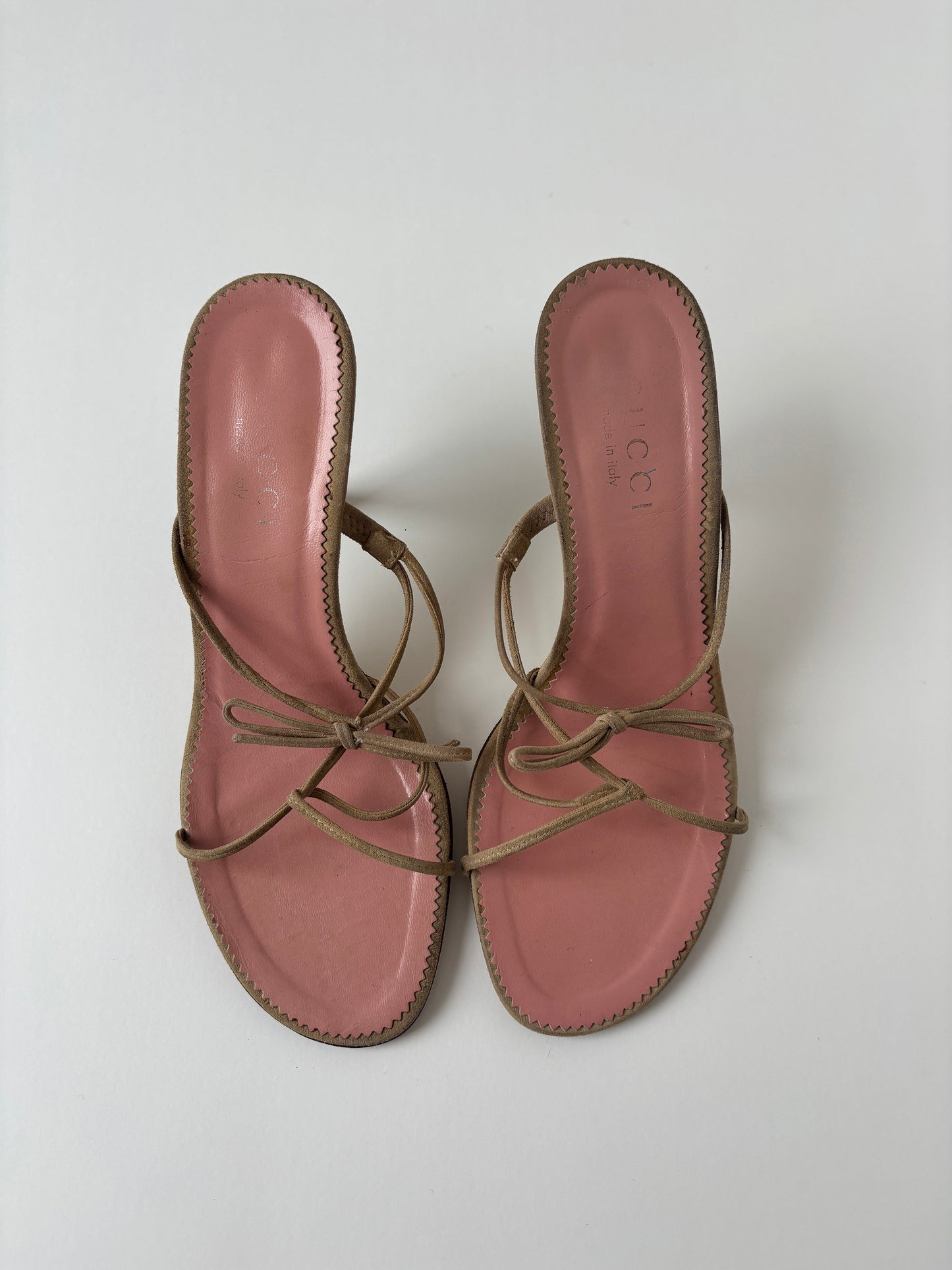 Gucci by Tom Ford 1990s iconic skinny nude bow sandal heels (EU 36 / US 5.5)