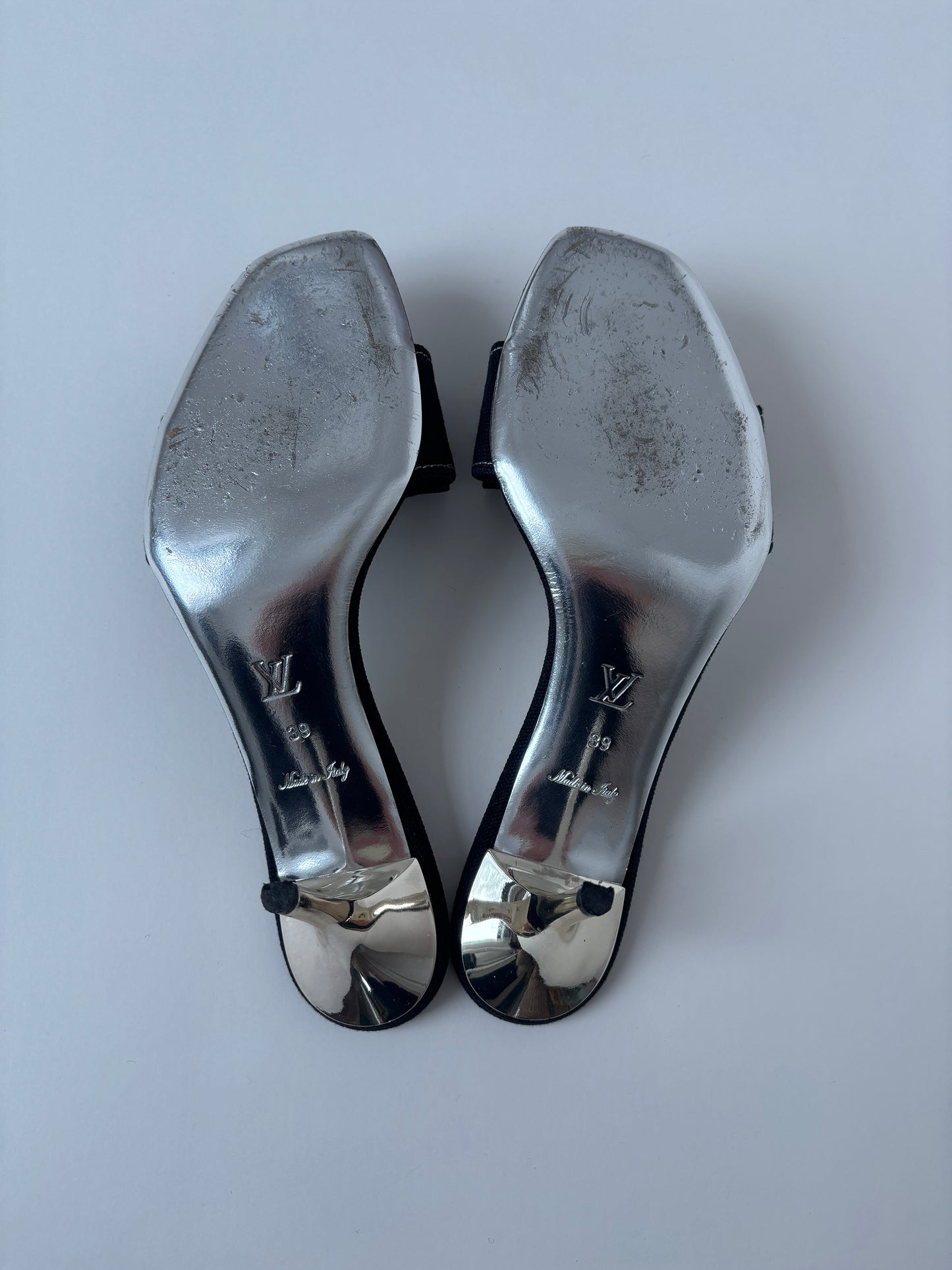 Louis Vuitton by Marc Jacobs LOVE denim kitten heels (EU 39 / US 8.5)
