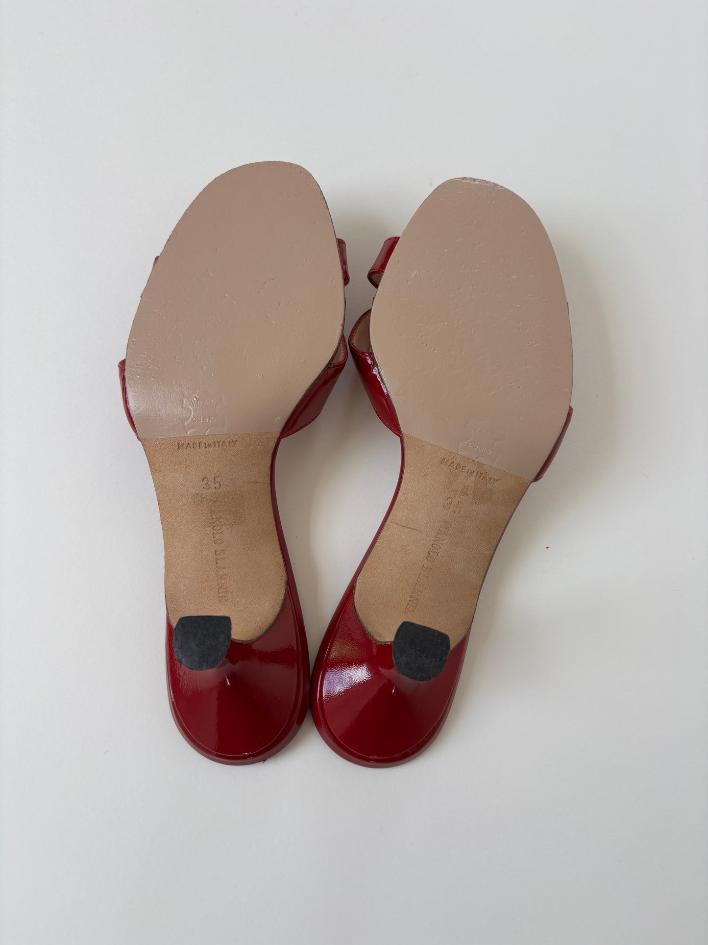 Manolo Blahnik 2000s red patent leather kitten heels (EU 35 / US 4.5)