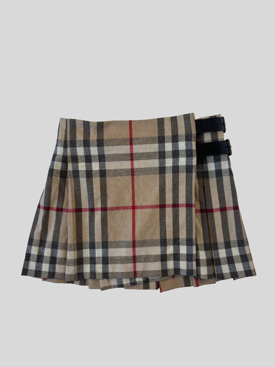Vintage Burberry Brit iconic tartan wool mini skirt with iconic Kilt pattern and black adjustable leather straps