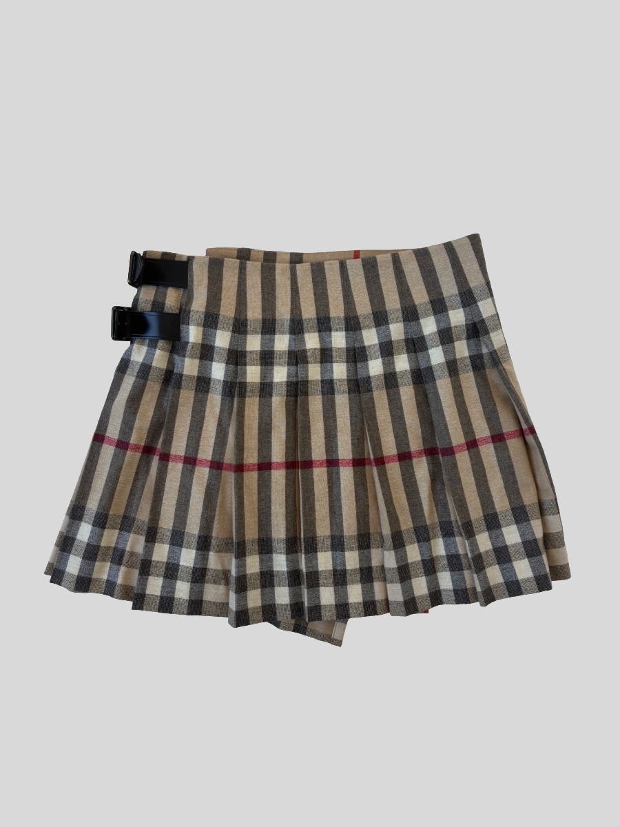 Vintage Burberry Brit iconic tartan wool mini skirt with iconic Kilt pattern and black adjustable leather straps
