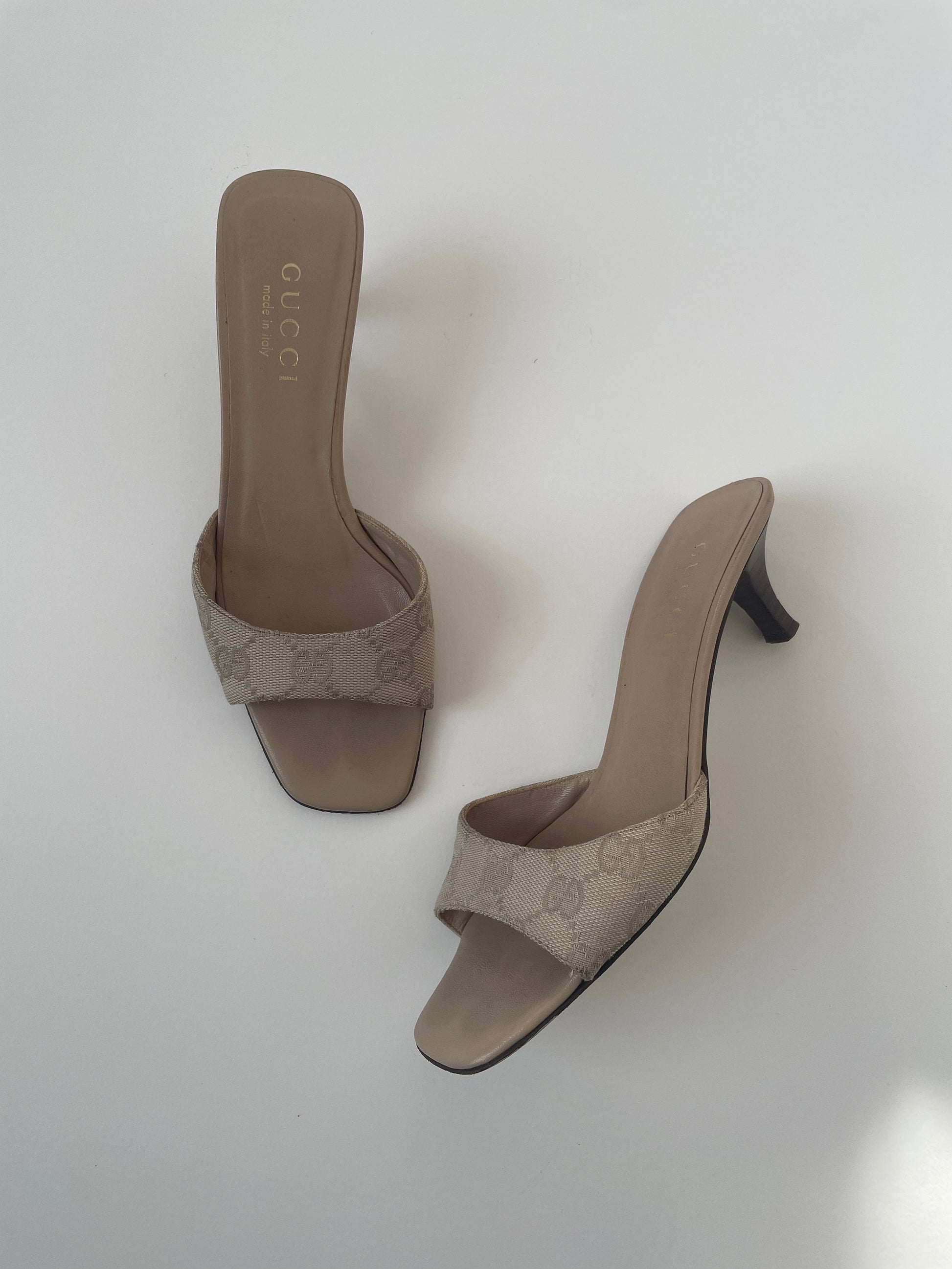 Gucci by Tom Ford nude monogram kitten heels (EU 35,5 / US 5)