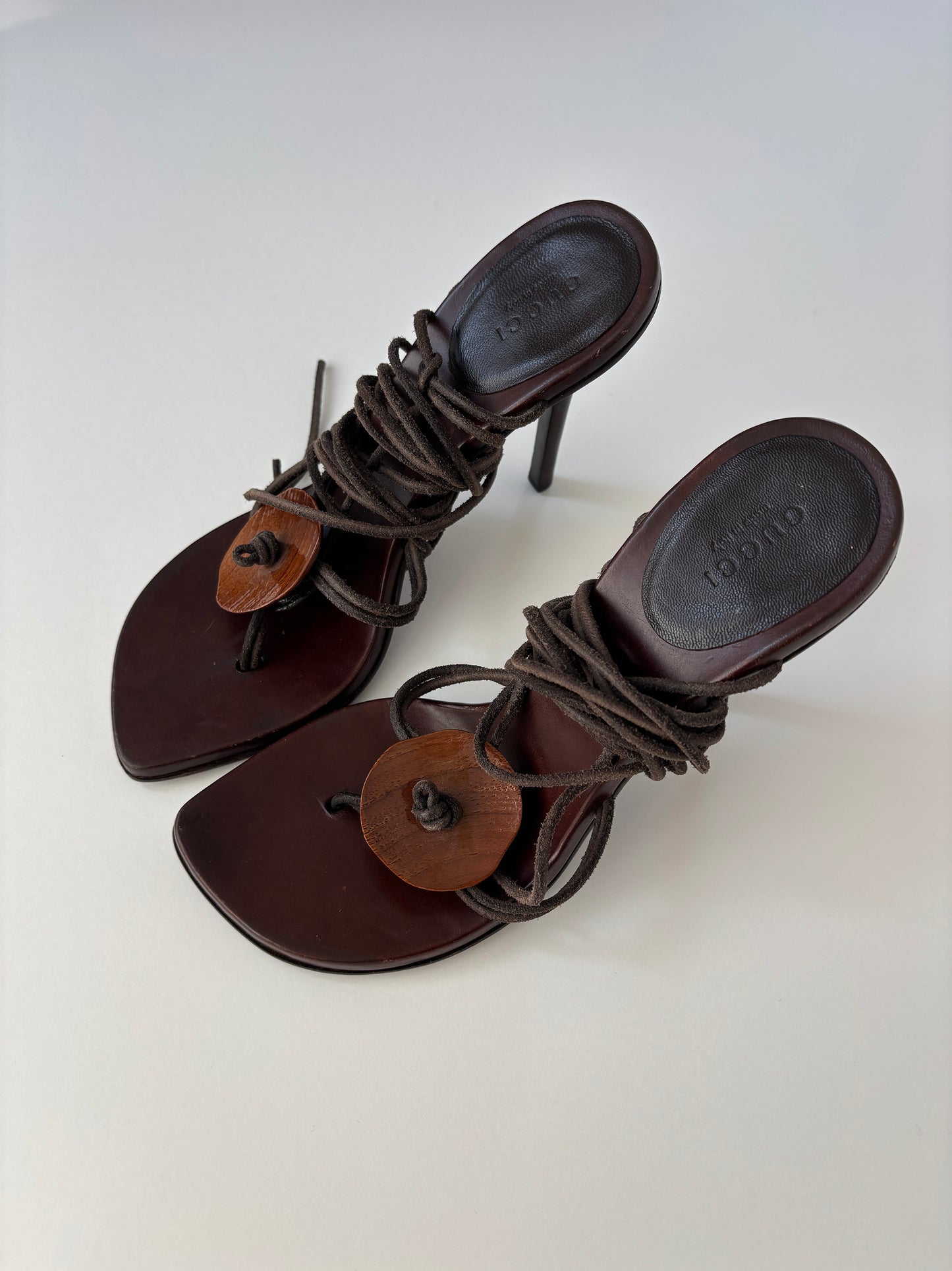 Gucci by Tom Ford 2000s brown wooden strappy thong sandal heels (EU 39 / US 8.5)