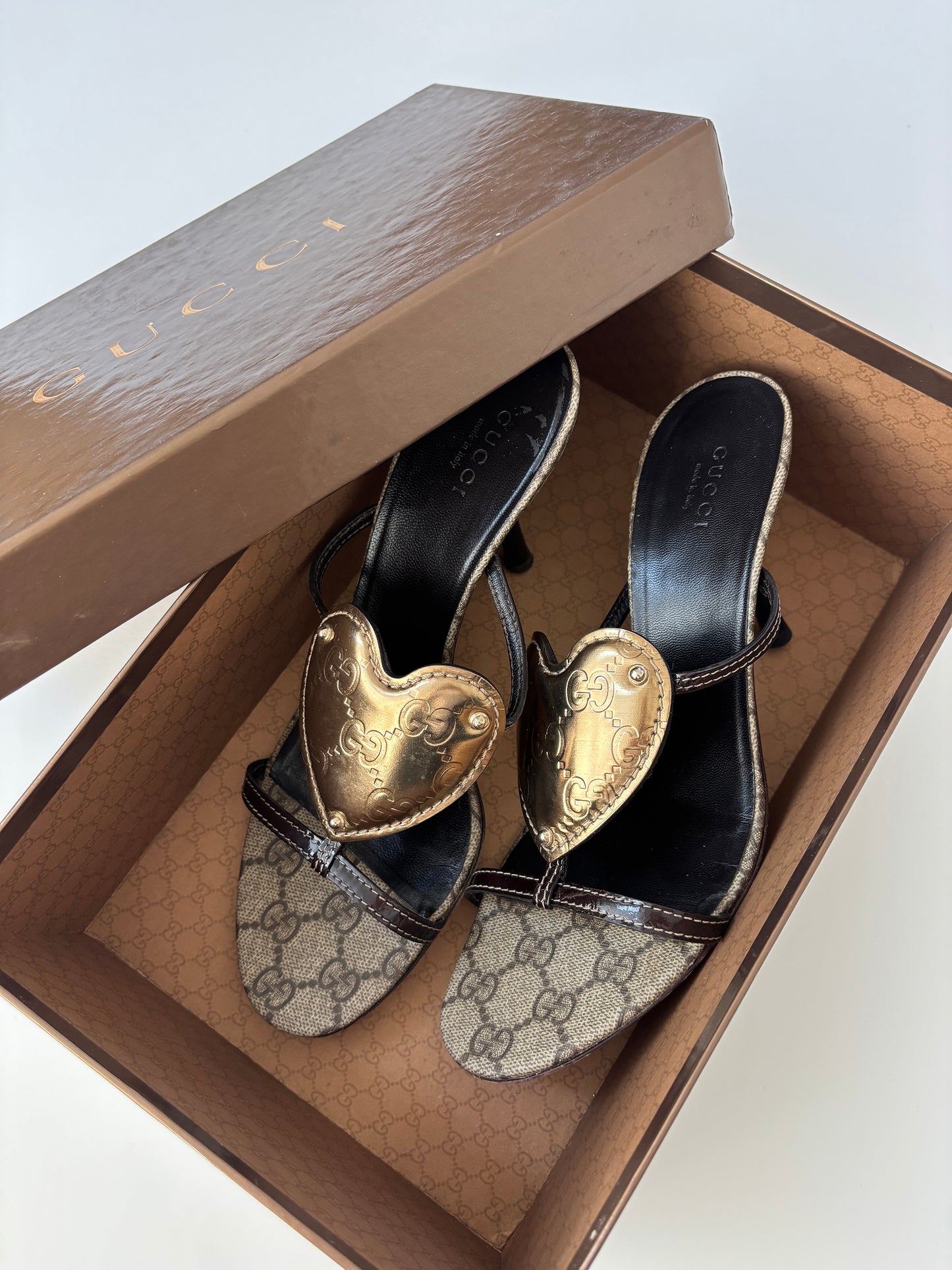 Gucci by Tom Ford 2000s rare brown mongram heart heels (EU 38 / US 7.5)