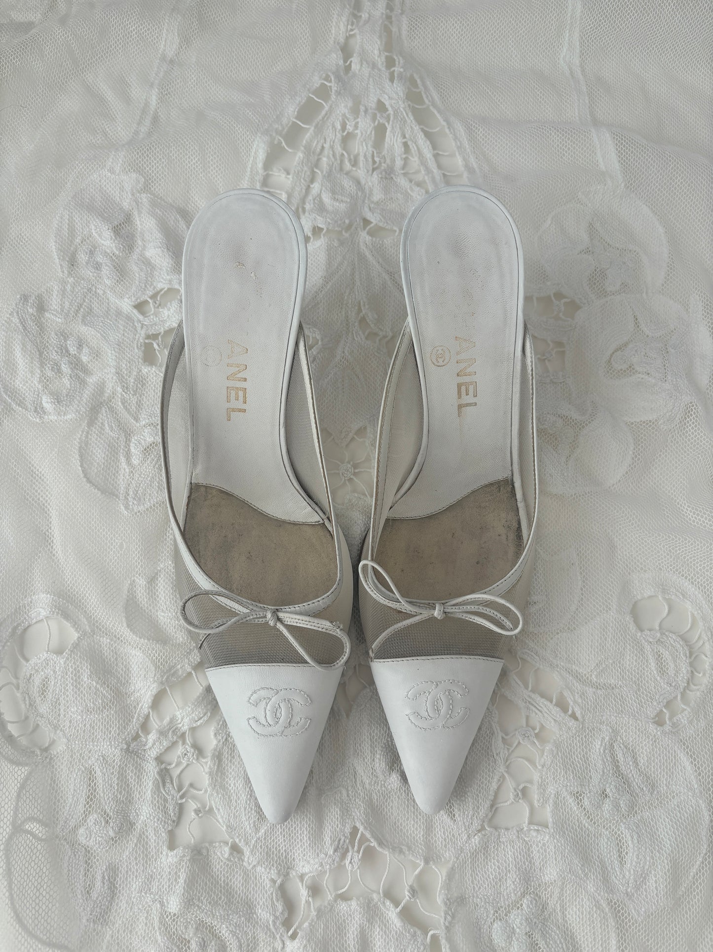 Chanel by Karl Lagerfeld 2000s iconic CC mesh white bow mules  (EU 38 / US 7,5)