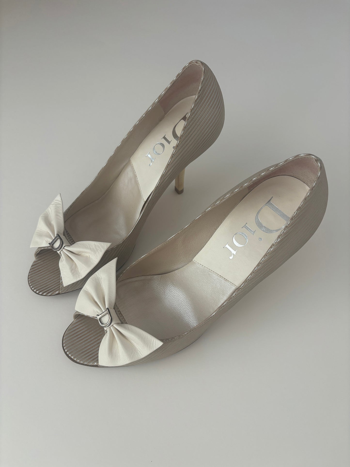 Christian Dior 2000s by John Galliano cream white bow pumps  (EU 37,5 / US 7)