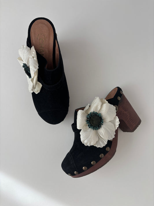 Chanel 2000s by Karl Lagerfeld Camellia flower clogs UNWORN (EU 36,5 / US 6)