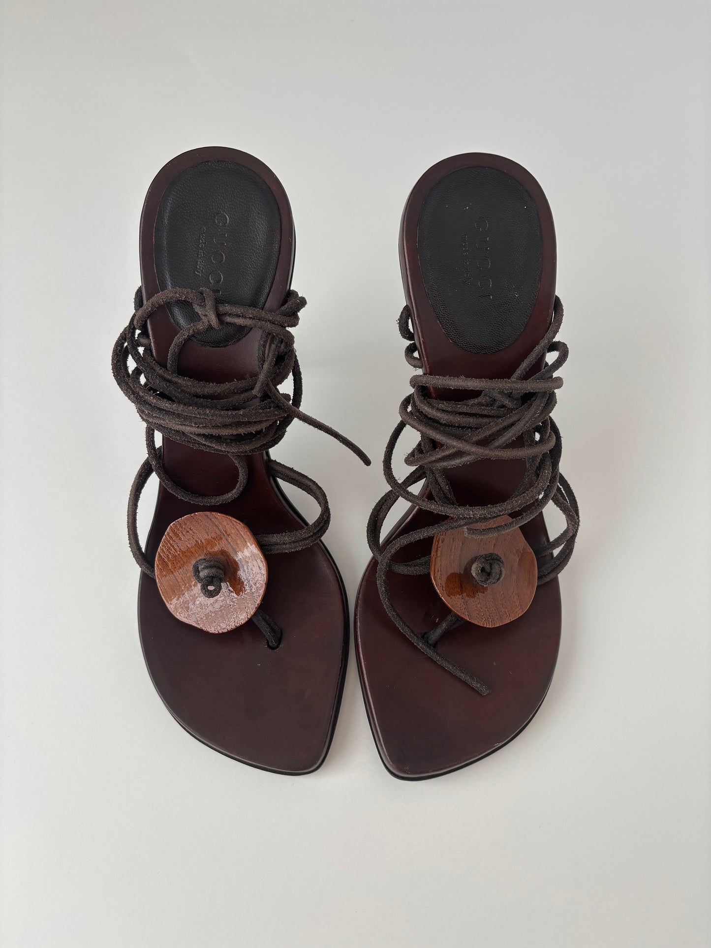 Gucci by Tom Ford 2000s brown wooden strappy thong sandal heels (EU 39 / US 8.5)