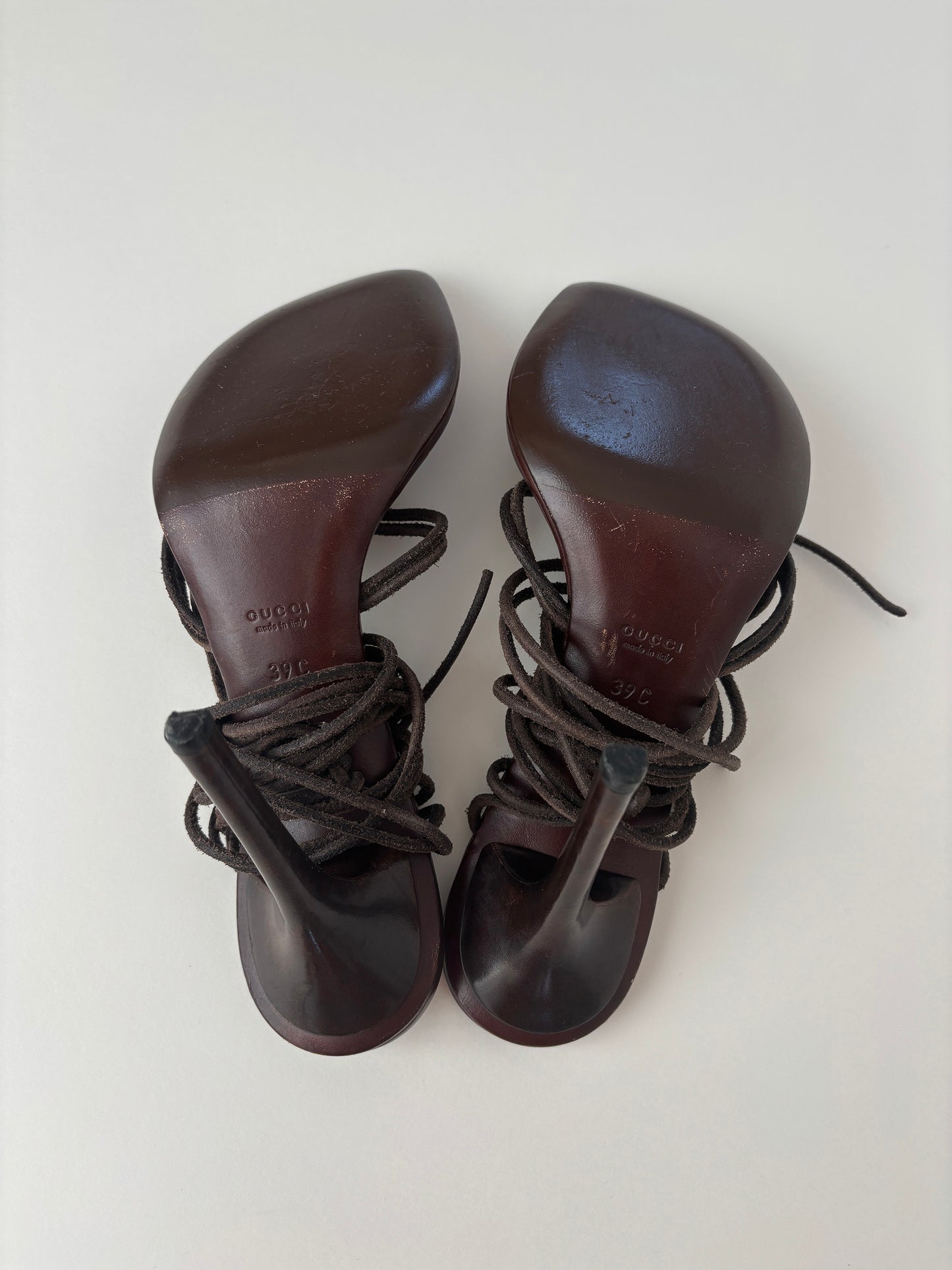 Gucci by Tom Ford 2000s brown wooden strappy thong sandal heels (EU 39 / US 8.5)
