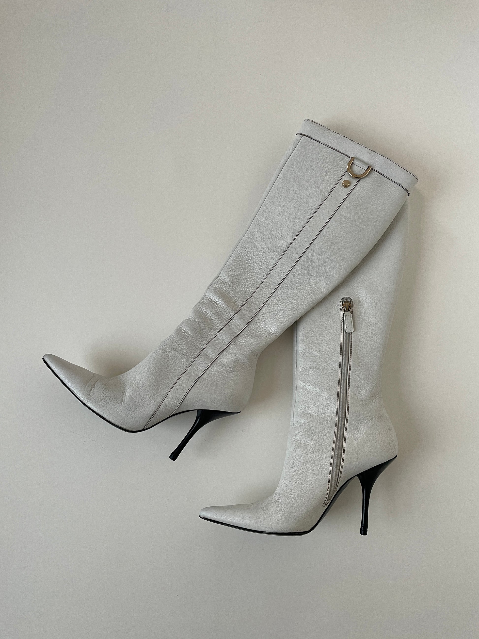 Vintage Gucci by Tom Ford 2000s white D-ring pointed boots