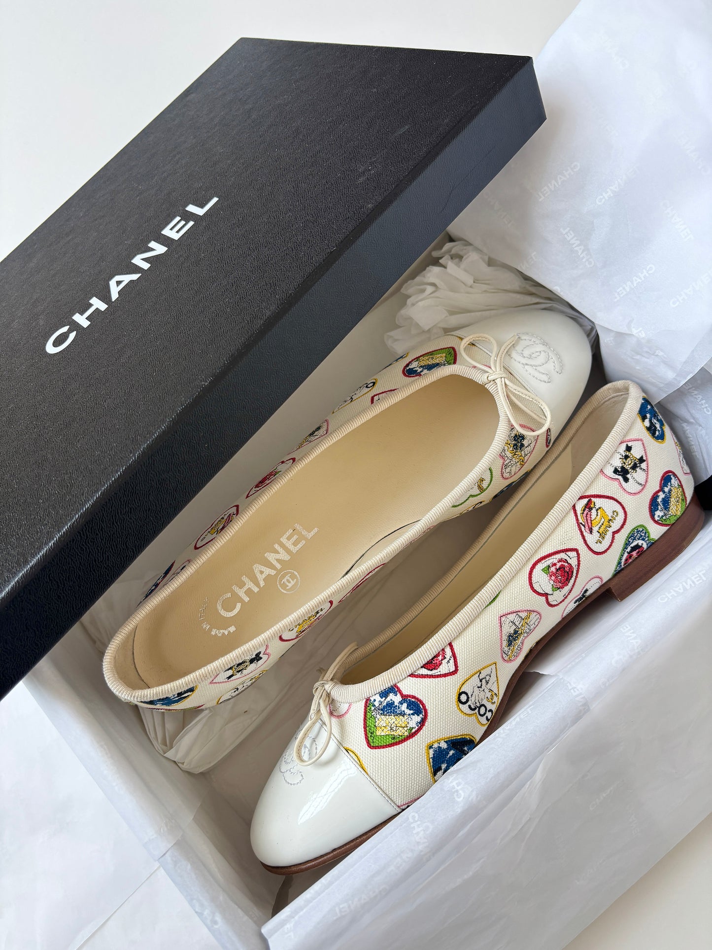 Chanel by Karl Lagerfeld 2000s iconic CC beige canvas heart ballet flats UNWORN (EU 39 / US 8.5)