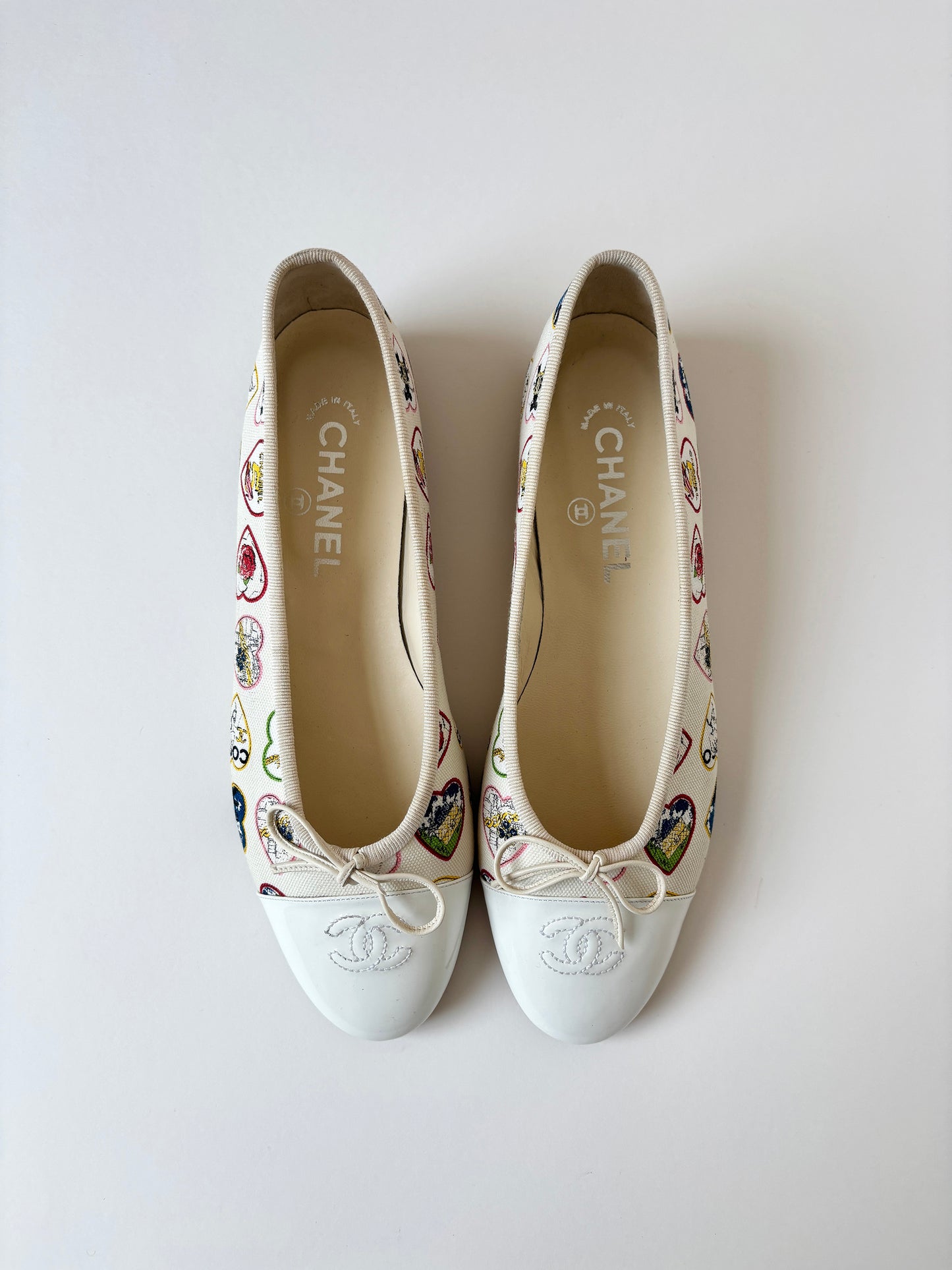 Chanel by Karl Lagerfeld 2000s iconic CC beige canvas heart ballet flats UNWORN (EU 39 / US 8.5)