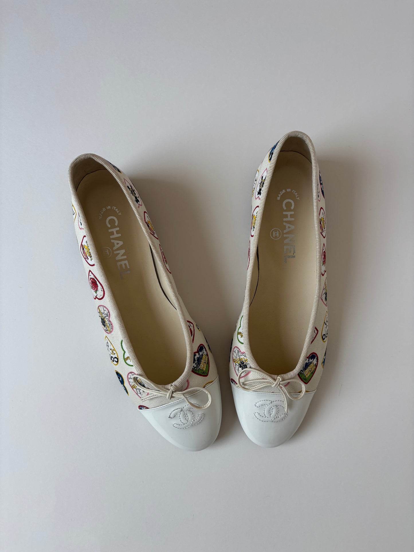 Chanel by Karl Lagerfeld 2000s iconic CC beige canvas heart ballet flats UNWORN (EU 39 / US 8.5)