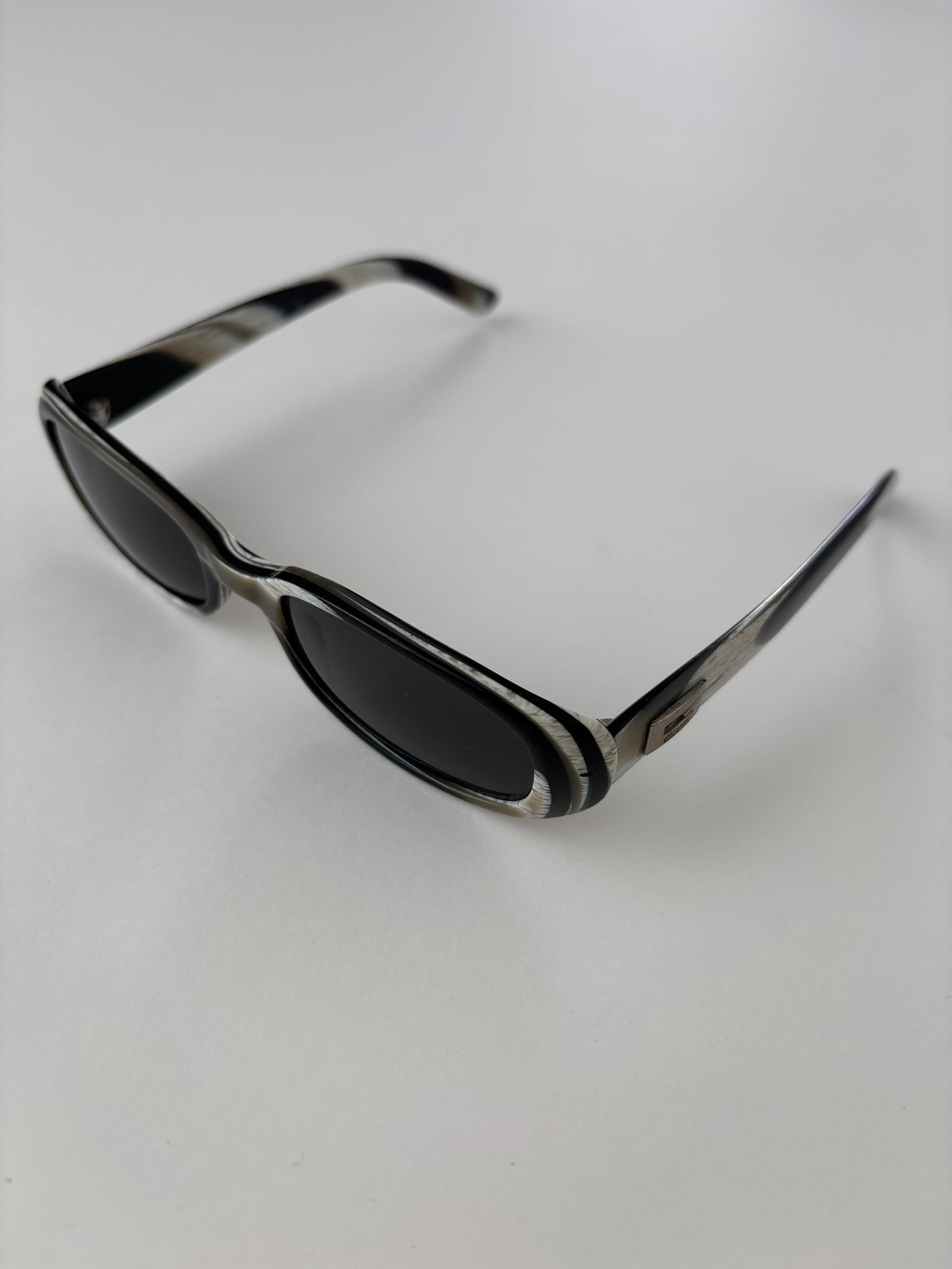 Gucci by Tom Ford 1990s black and white horn slim sunglasses