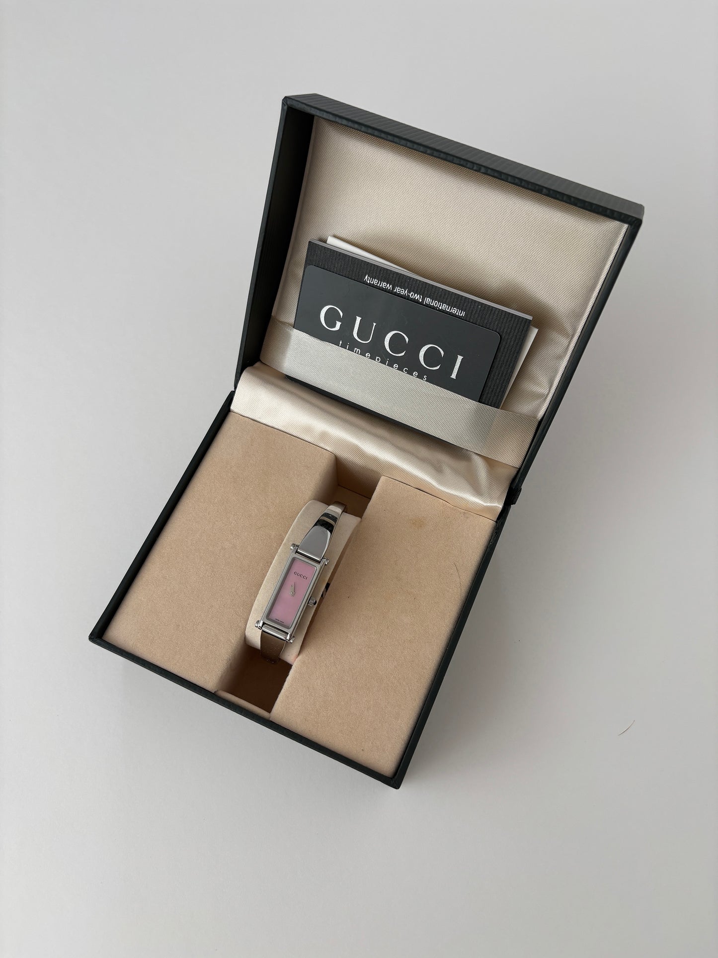 Gucci by Tom Ford 2000s 1500L pink mother of pearl silver bangle watch