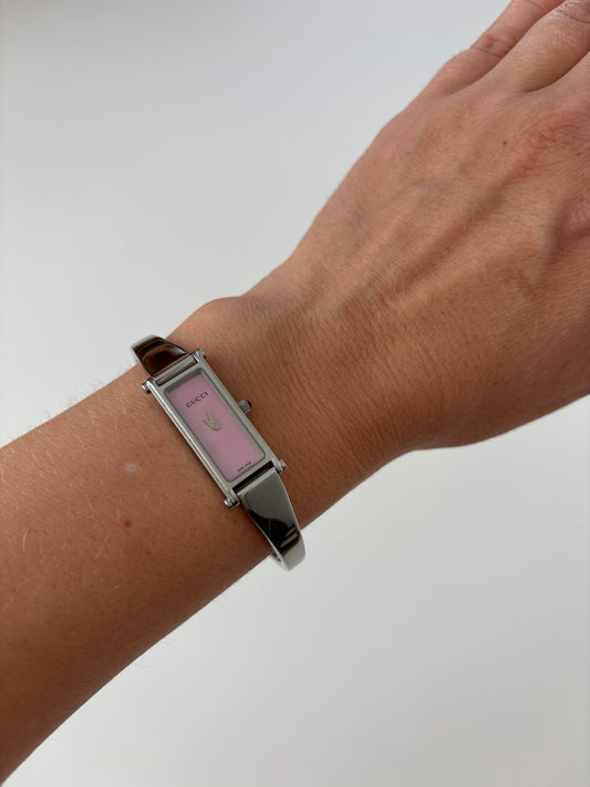 Gucci by Tom Ford 2000s 1500L pink mother of pearl silver bangle watch
