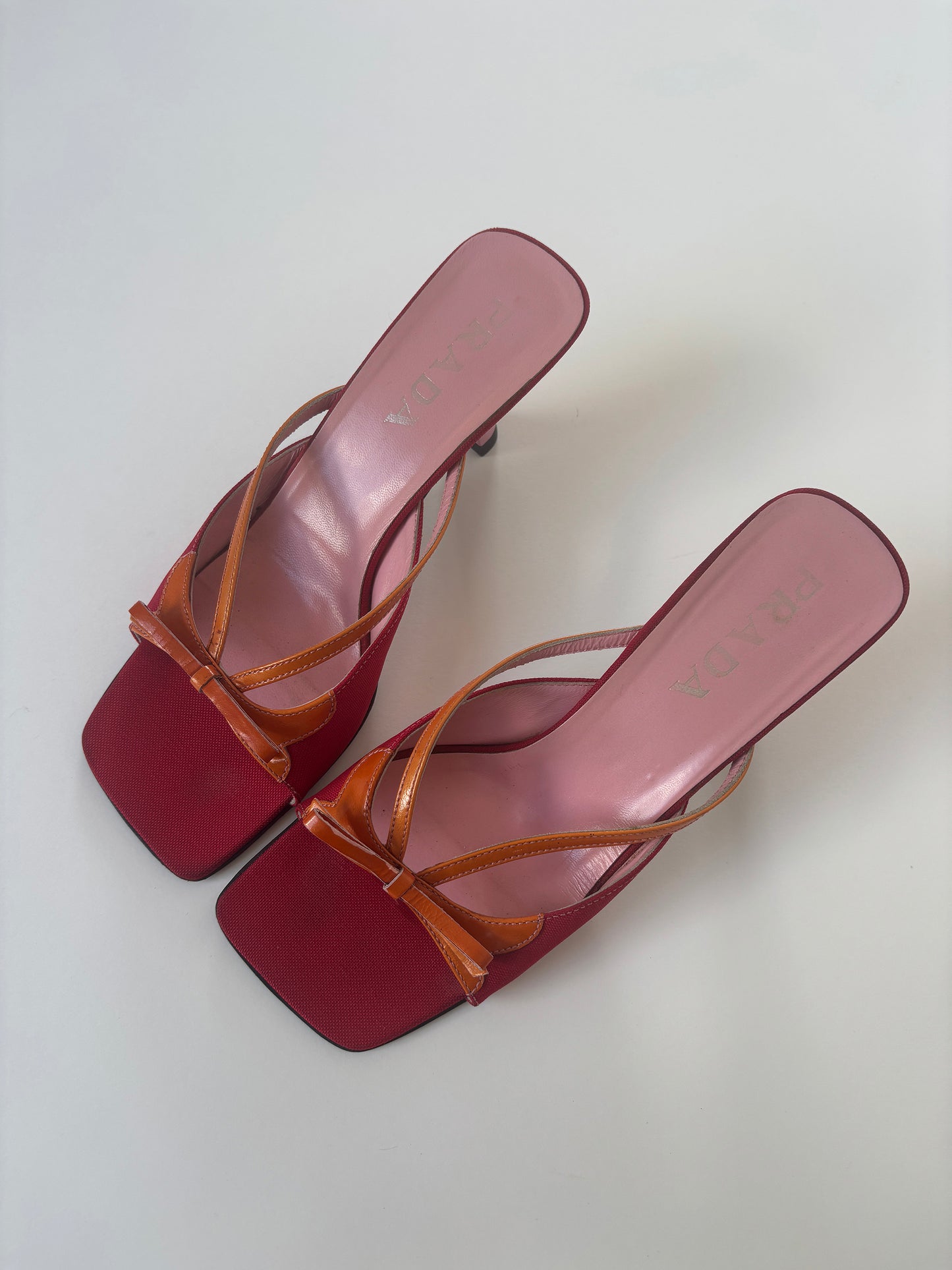 Prada 2000s red bow patent leather kitten heels (EU 38,5 / US 8)