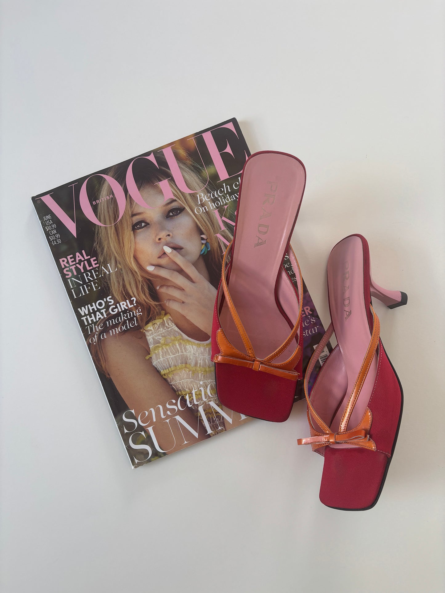 Prada 2000s red bow patent leather kitten heels (EU 38,5 / US 8)
